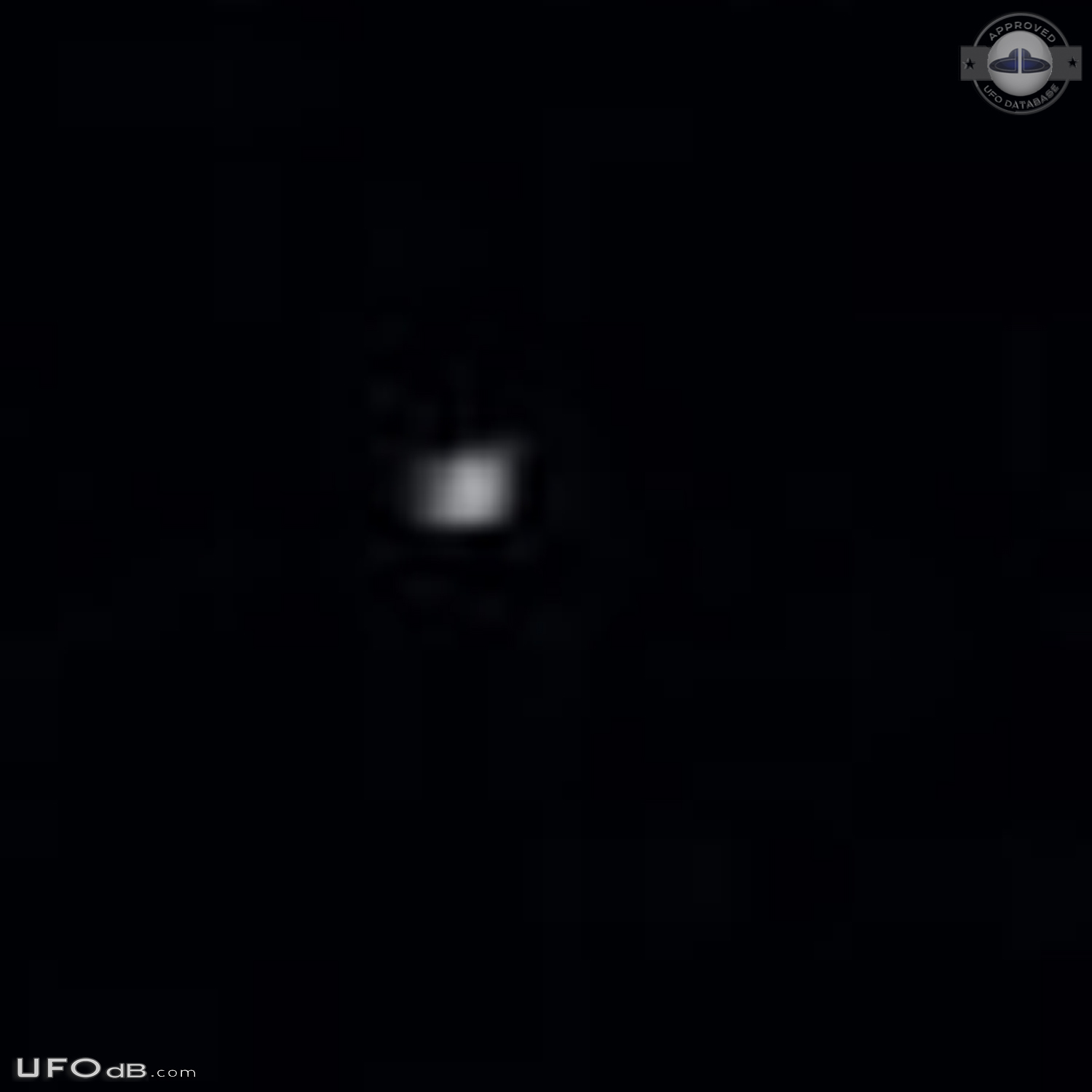 3 bright red UFOs triangle formation in Fresno California USA 2015 UFO Picture #663-4