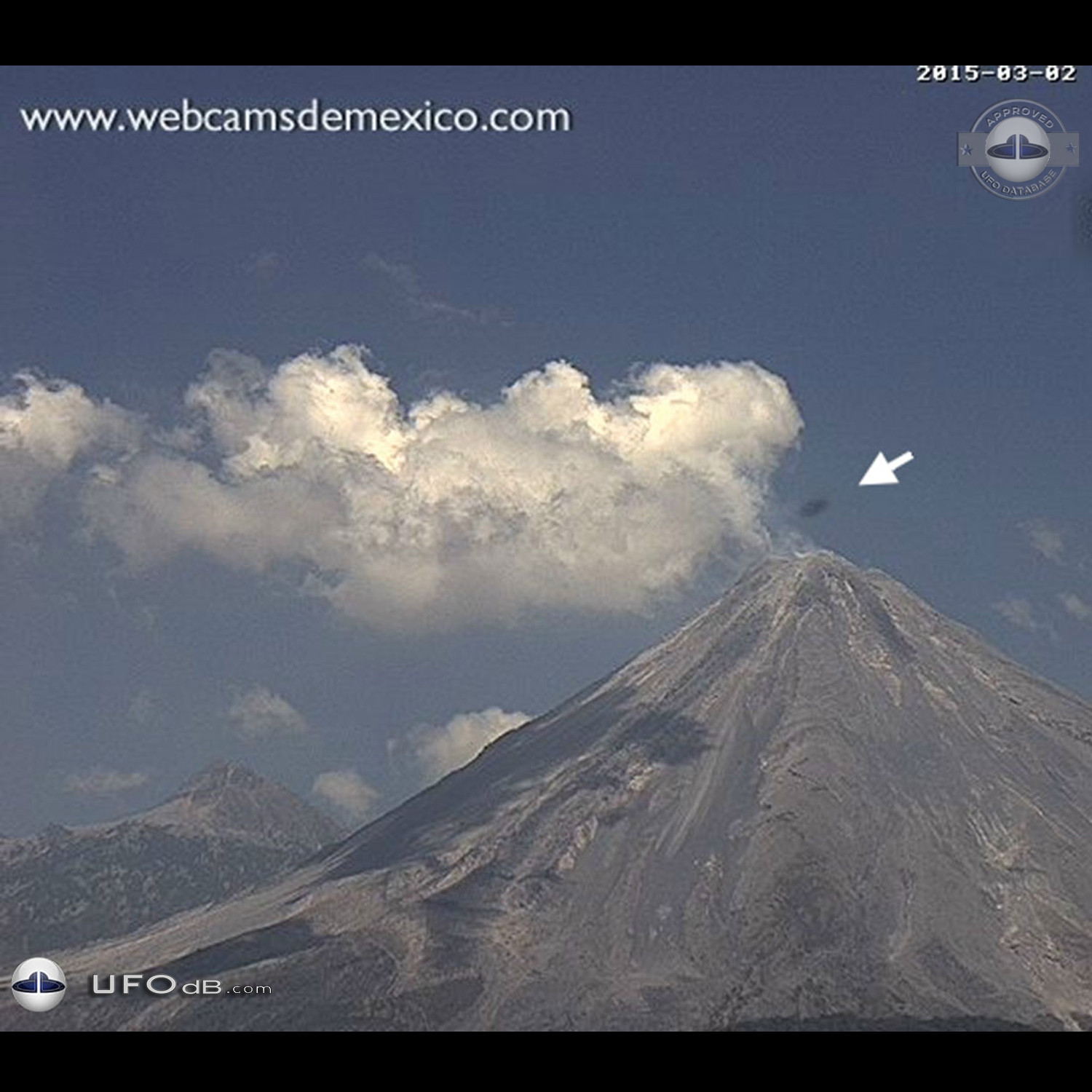 UFO caught on Volcan de Colima Webcam in Mexico - March 2015 UFO Picture #665-5