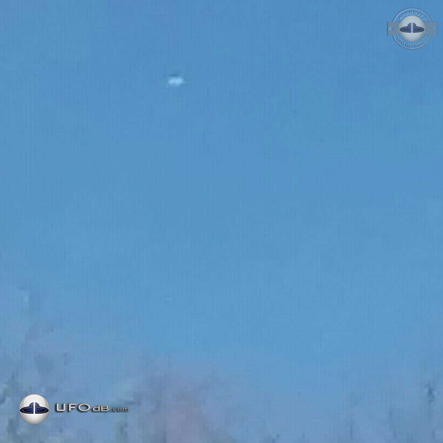 Silent silver Disk UFO gliding in the sky Dalton Pennsylvania USA 2015 UFO Picture #669-2