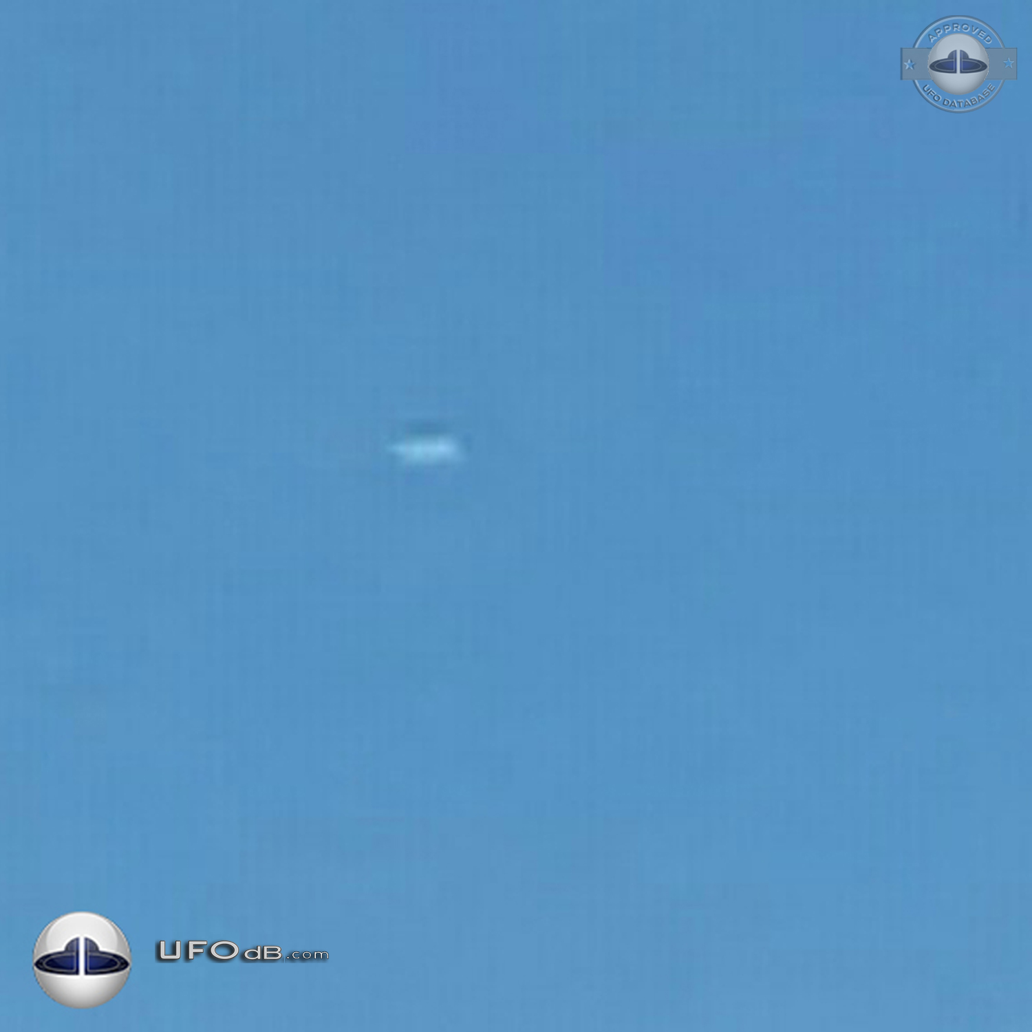 Silent silver Disk UFO gliding in the sky Dalton Pennsylvania USA 2015 UFO Picture #669-6