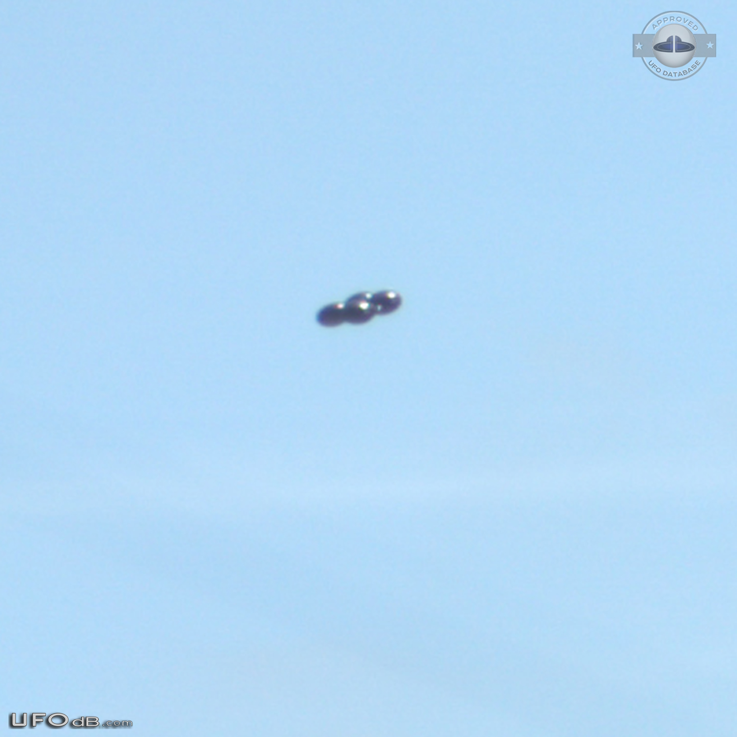 UFO with 4 Spheres over Austin Bergstrom Airport in Texas USA 2014 UFO Picture #670-6