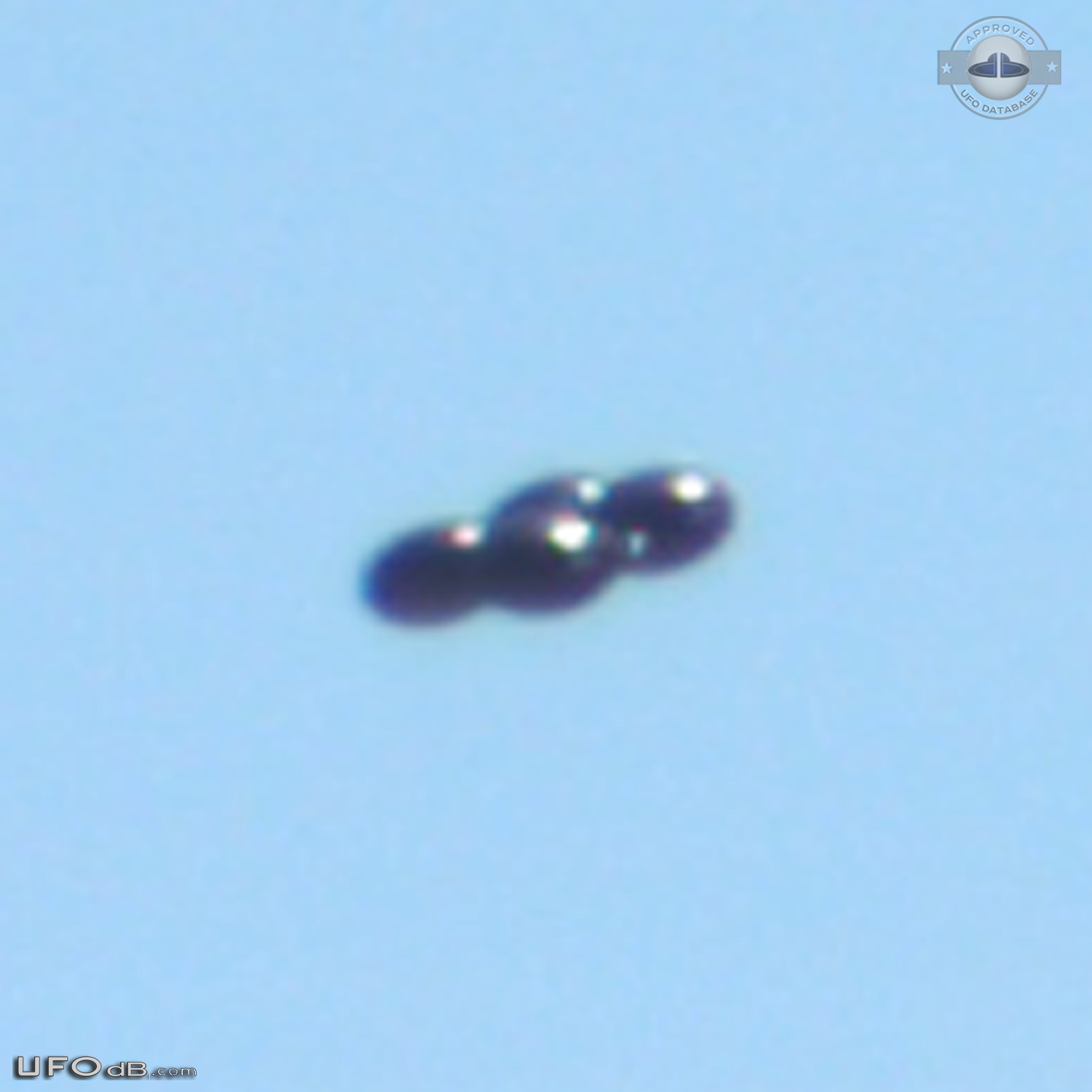 UFO with 4 Spheres over Austin Bergstrom Airport in Texas USA 2014 UFO Picture #670-7