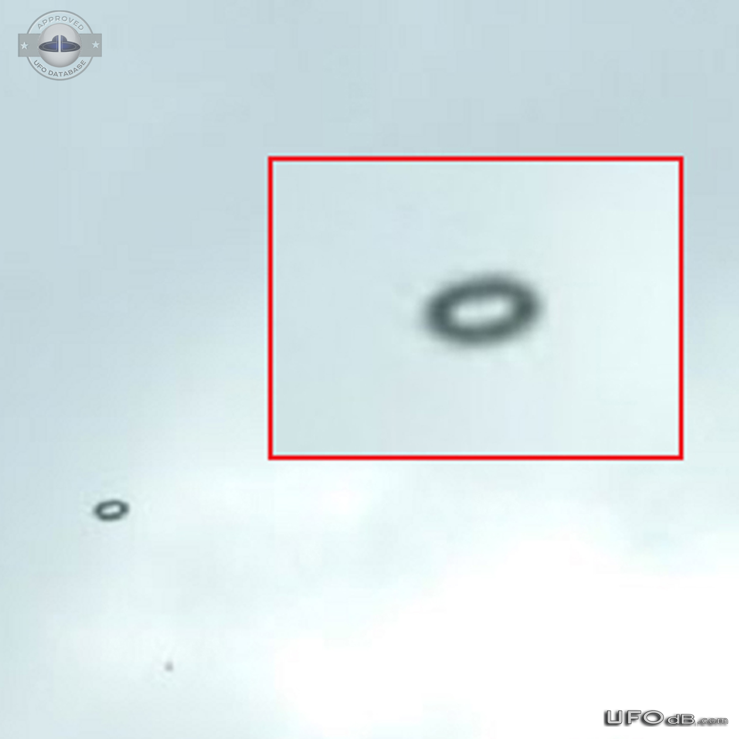UK Ministry of Defence Helicopter Chases UFOs Above English Town UFO Picture #675-3