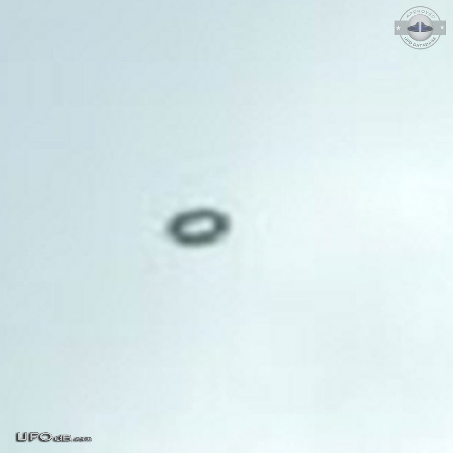 UK Ministry of Defence Helicopter Chases UFOs Above English Town UFO Picture #675-4