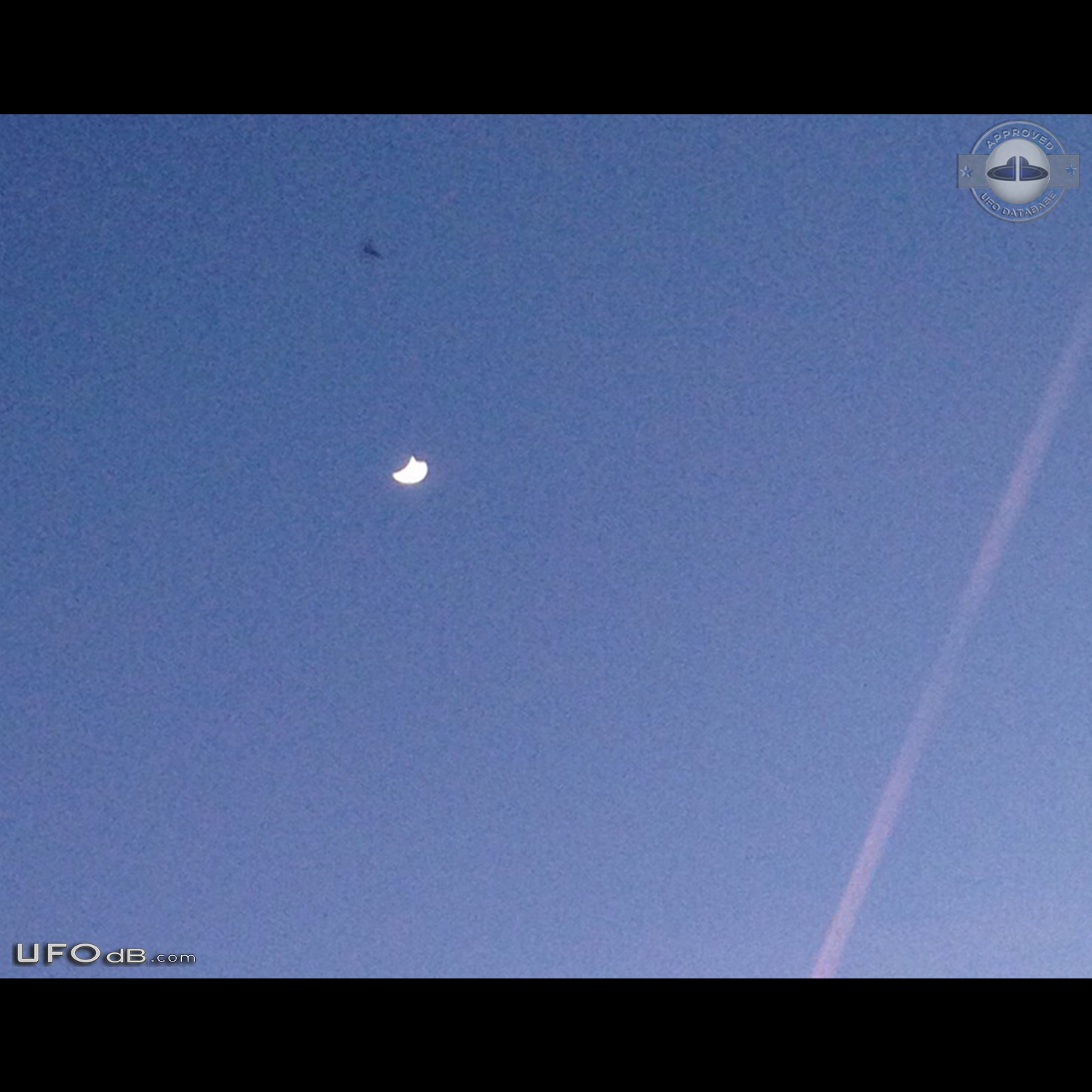 Triangle object moved at high speed, then stationary - Trinity Florida UFO Picture #677-2