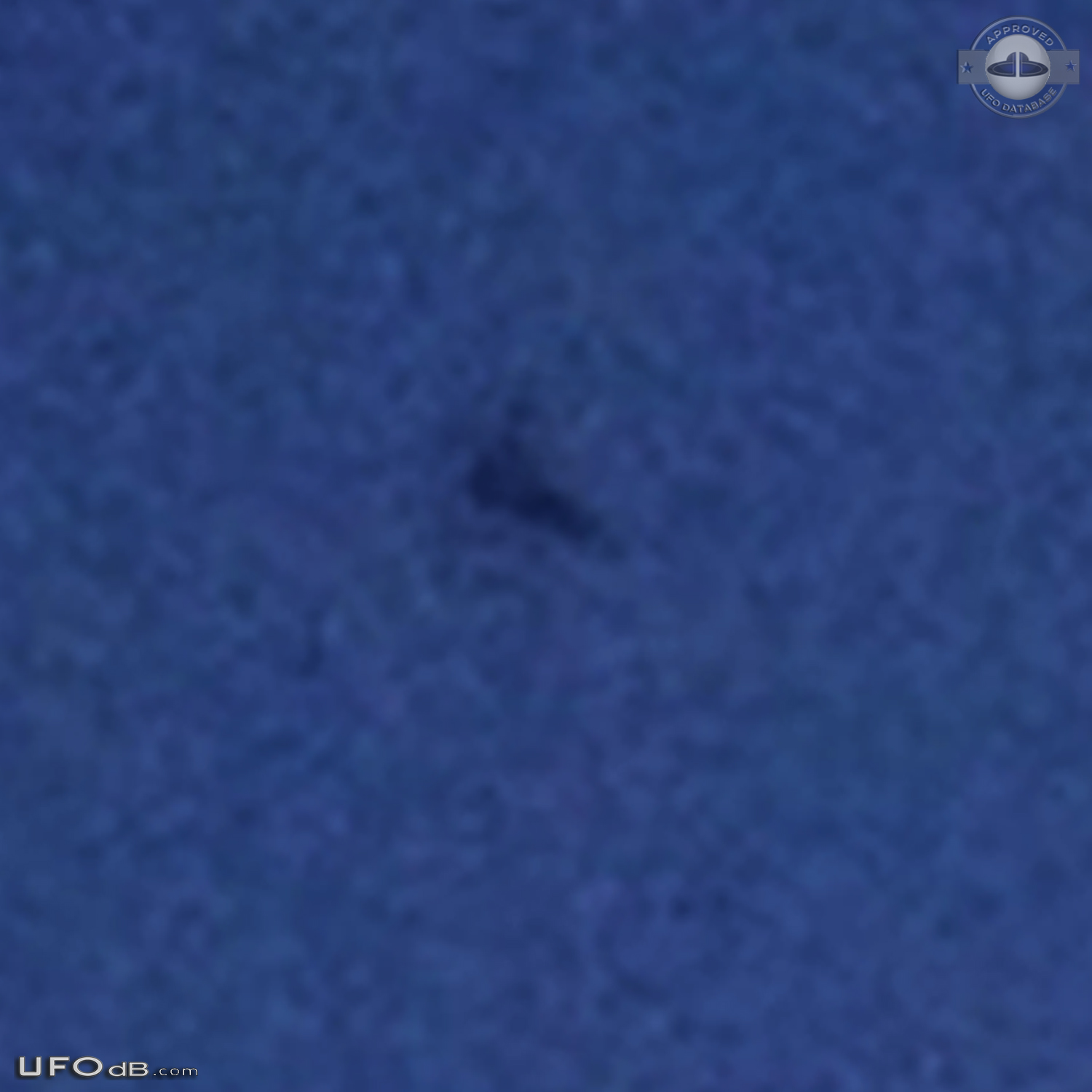 Triangle object moved at high speed, then stationary - Trinity Florida UFO Picture #677-5