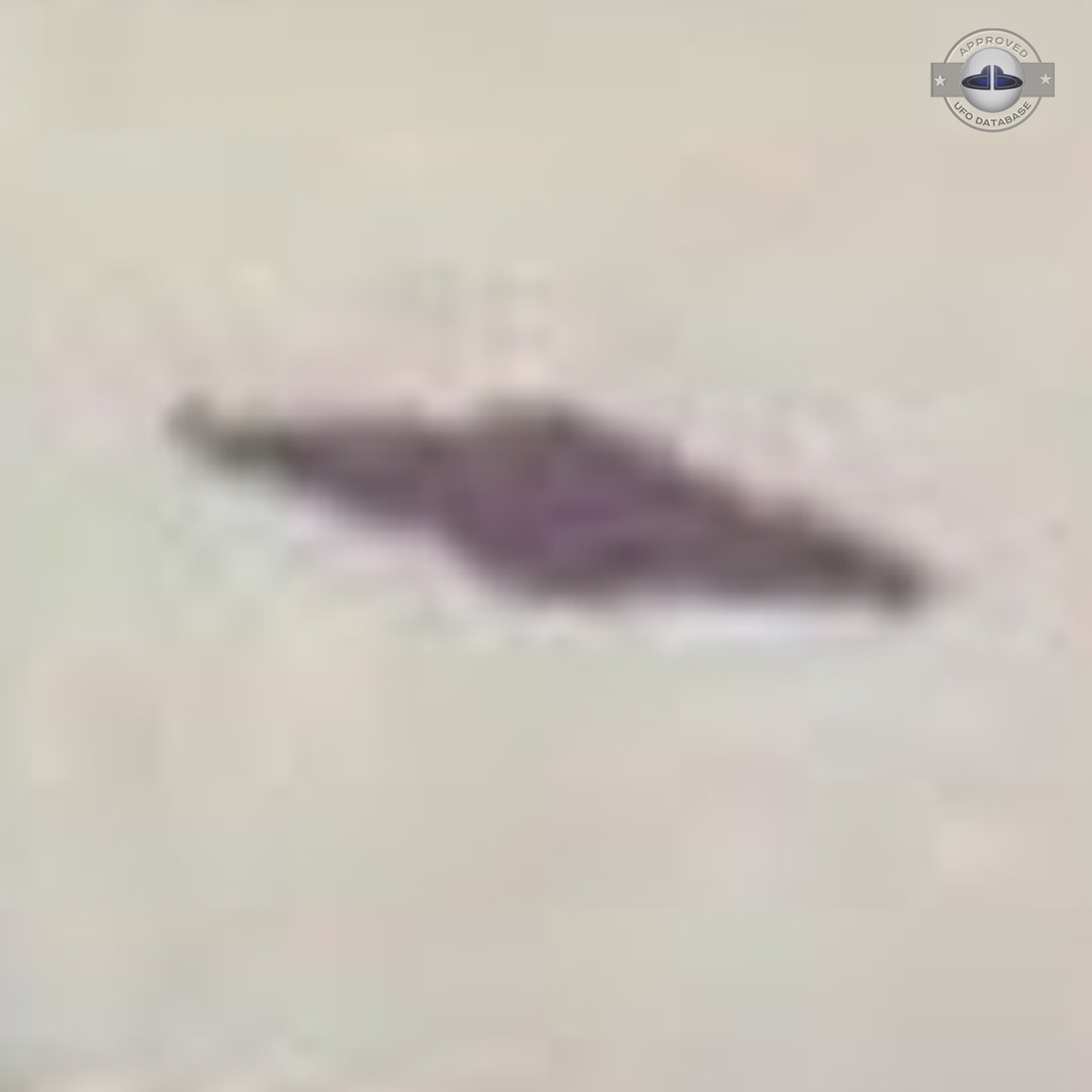 Ufo picture taken by Amaury Rivera who says that he was abducted also UFO Picture #68-7