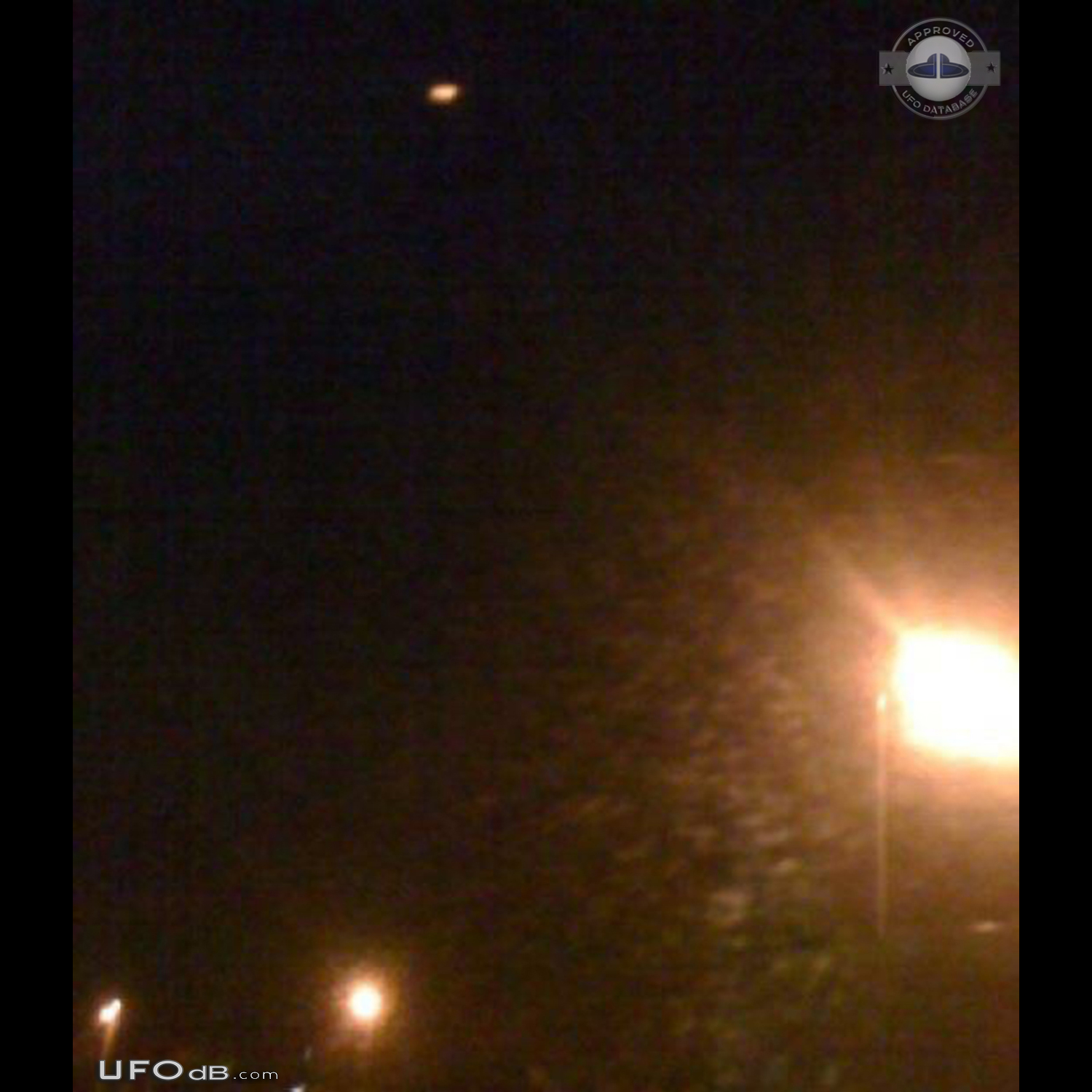 Circular stationary silent UFO then as soon as it was there was gone UFO Picture #681-1