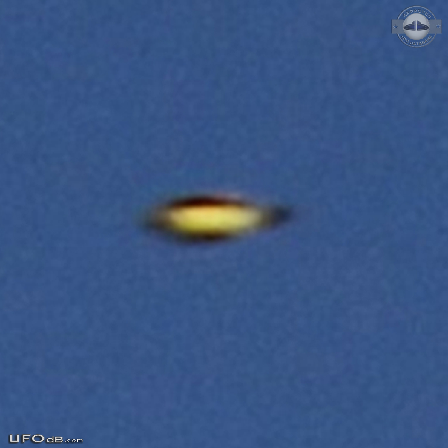UFO Expert Captures Close Encounter With Disk-Shaped UFO 2015 UFO Picture #684-3