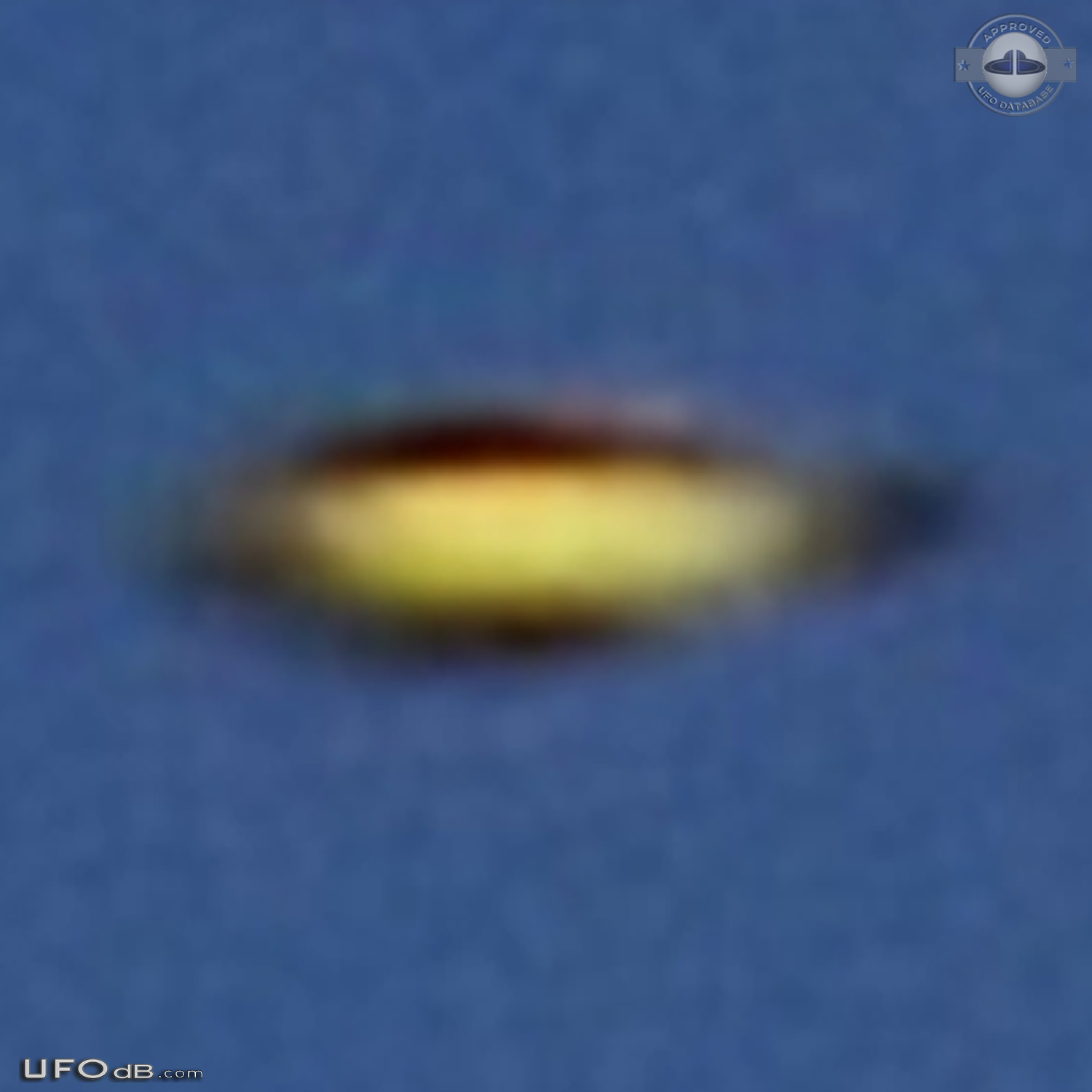 UFO Expert Captures Close Encounter With Disk-Shaped UFO 2015 UFO Picture #684-4