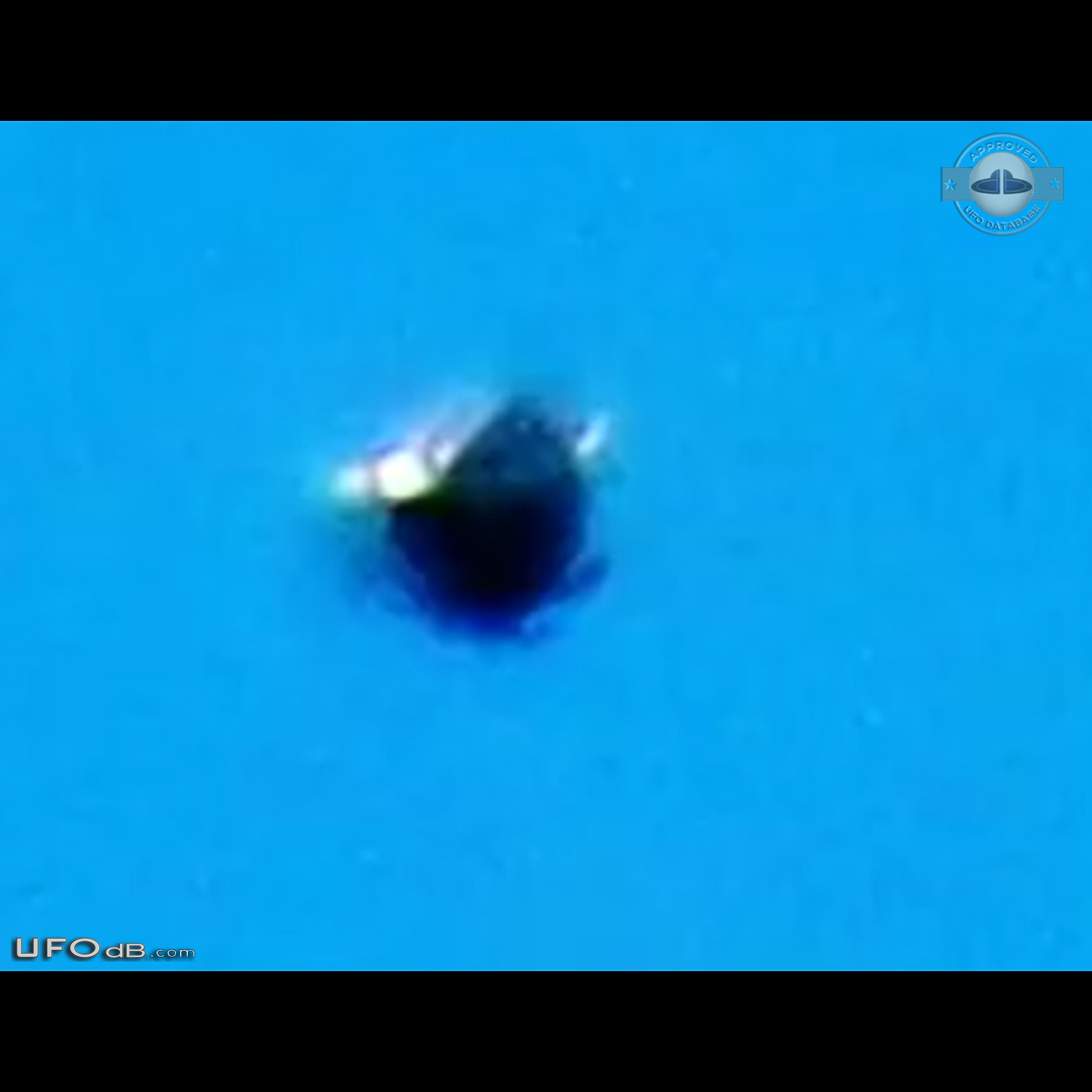 Jerky and strange UFO seen in Scarborough, Ontario canada 2015 UFO Picture #685-6