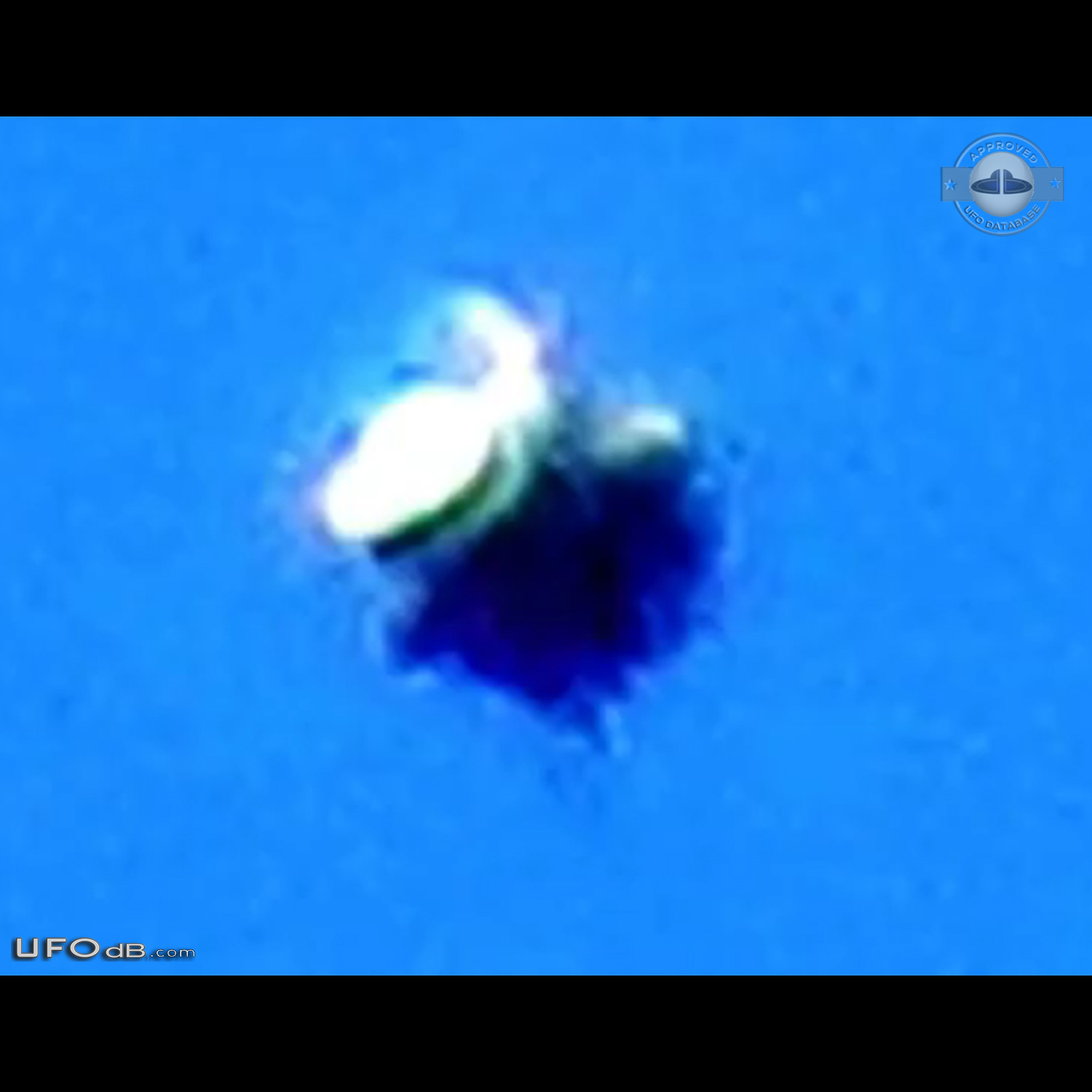 Jerky and strange UFO seen in Scarborough, Ontario canada 2015 UFO Picture #685-7