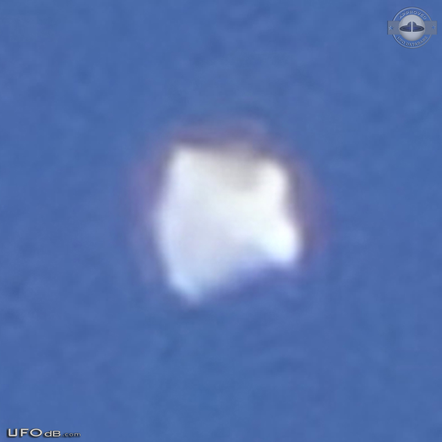 On the roof - man see flying UFO in Shahrekord Chaharmahal Iran 2015 UFO Picture #686-3