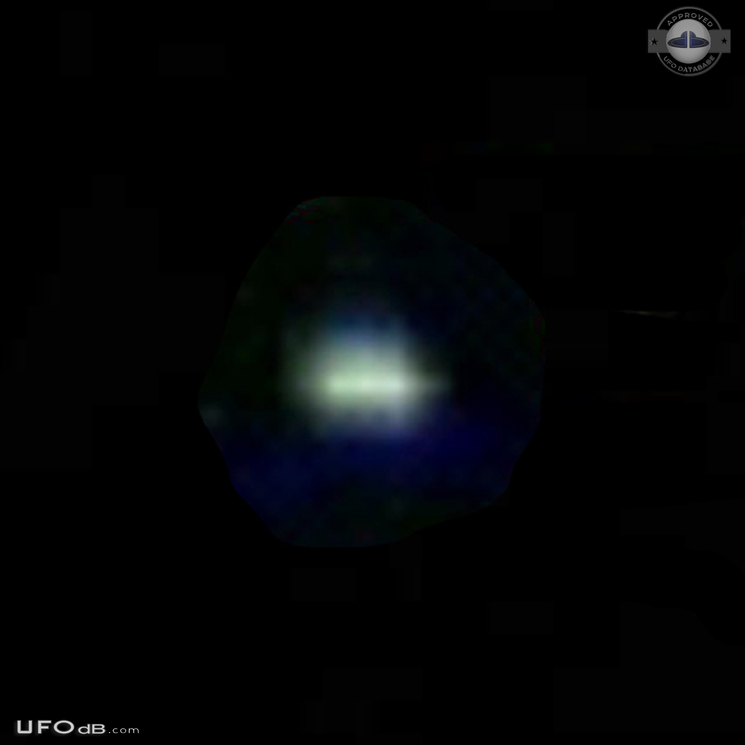 Bright object in the sky that seems to be UFO - Barrie Ontario 2007 UFO Picture #689-3