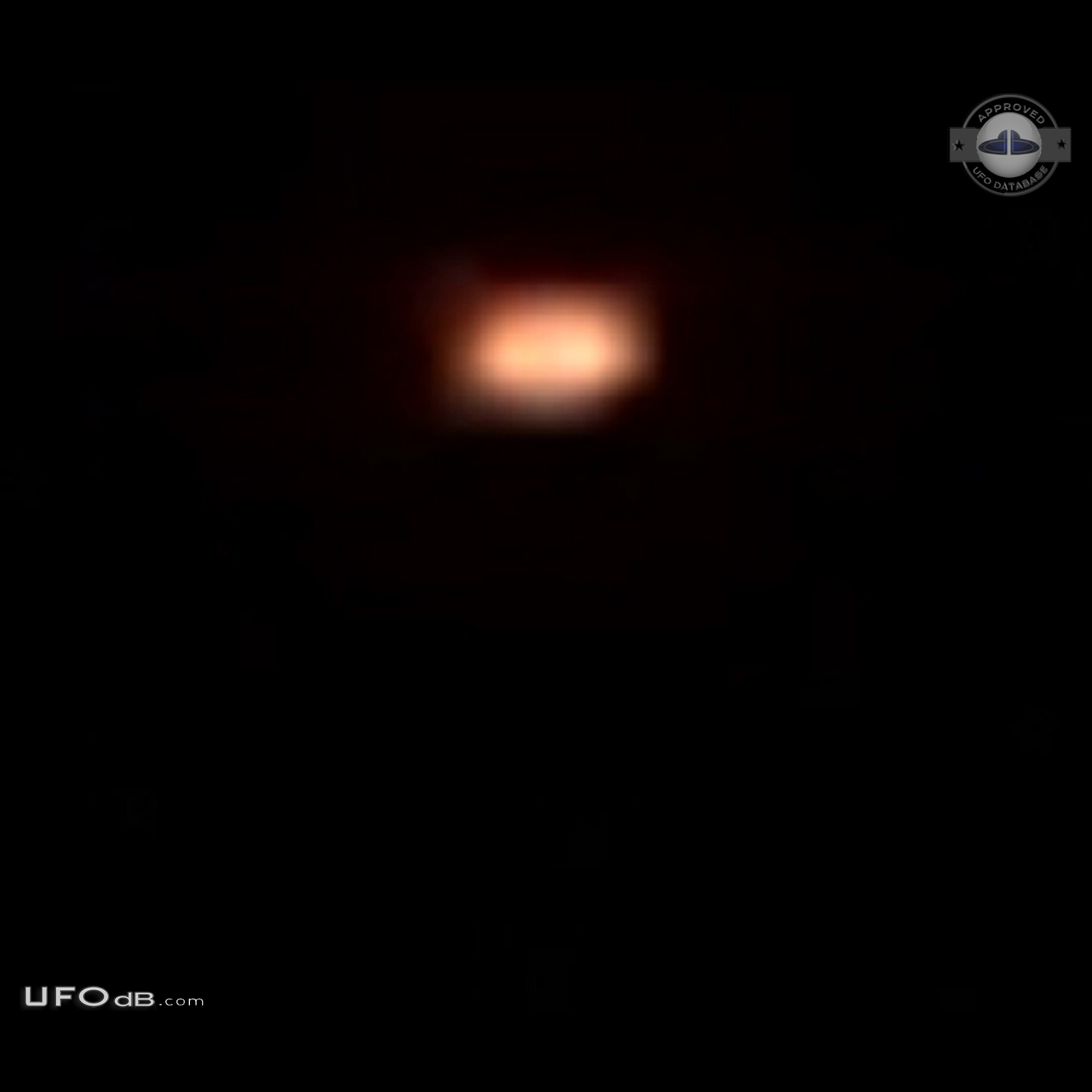Glowing amber colored moving UFO - Kolkata, West Bengal India 2014 UFO Picture #691-2