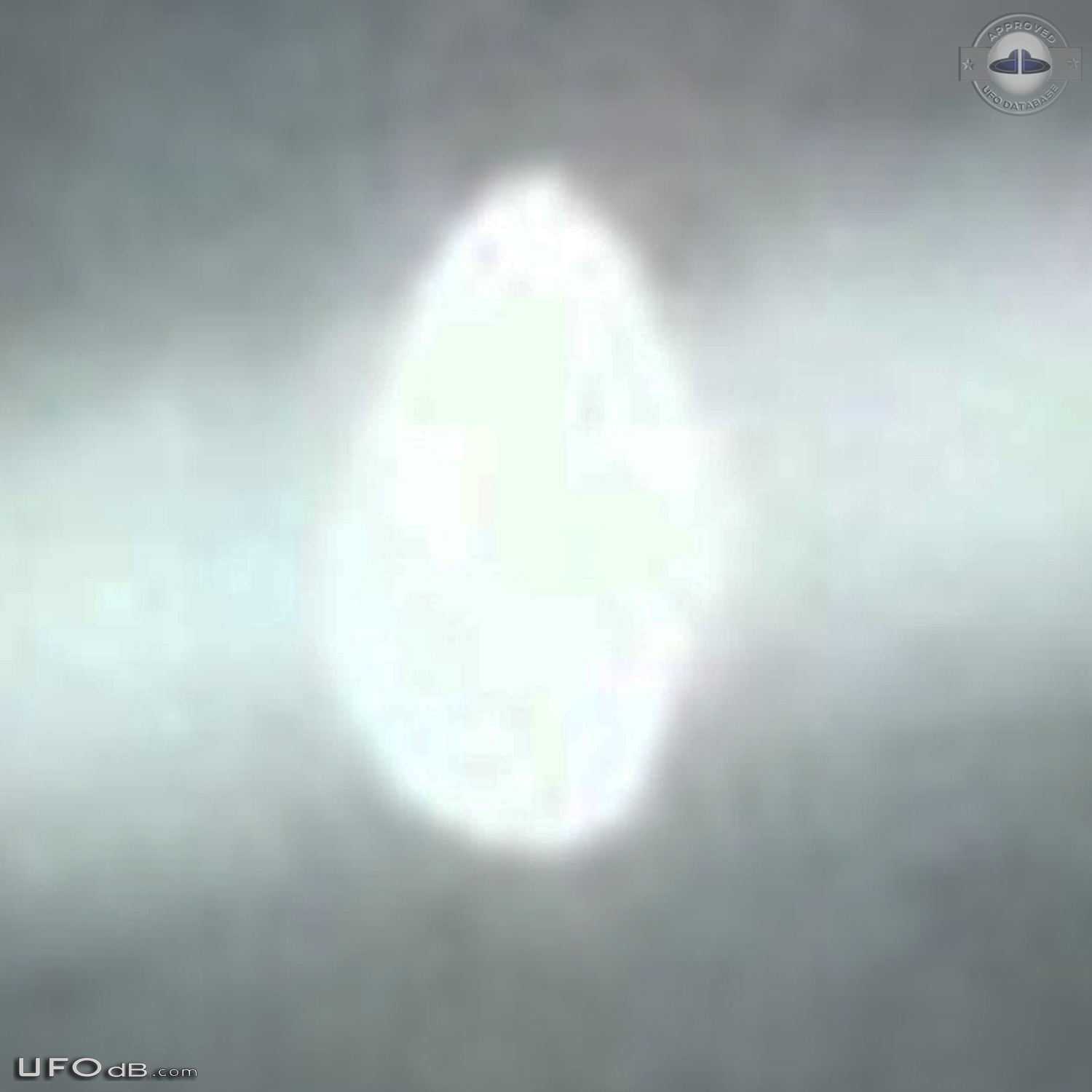 Bright Glowing Egg Shaped UFO over Bay of Plenty New Zealand 2012 UFO Picture #692-4
