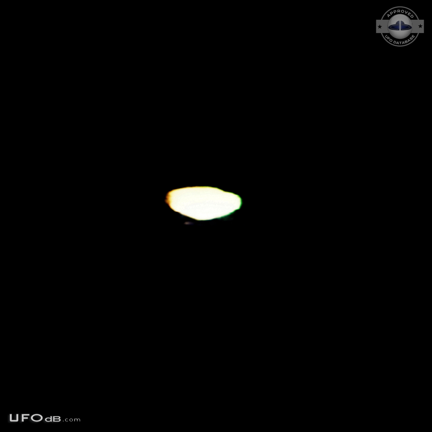 Very Quick UFO move in a flash, Very Bright light ship Washington 2013 UFO Picture #699-1