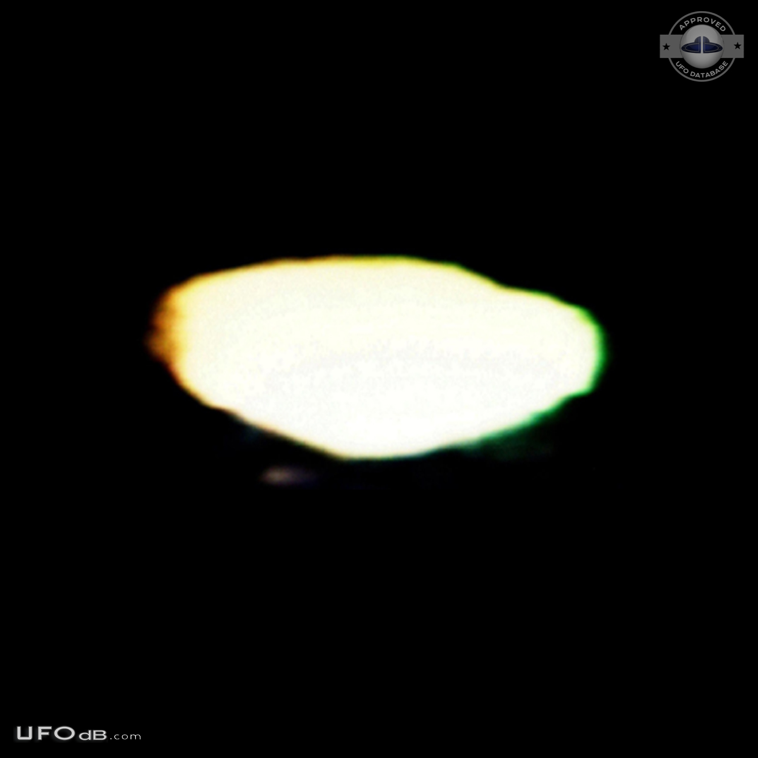 Very Quick UFO move in a flash, Very Bright light ship Washington 2013 UFO Picture #699-3