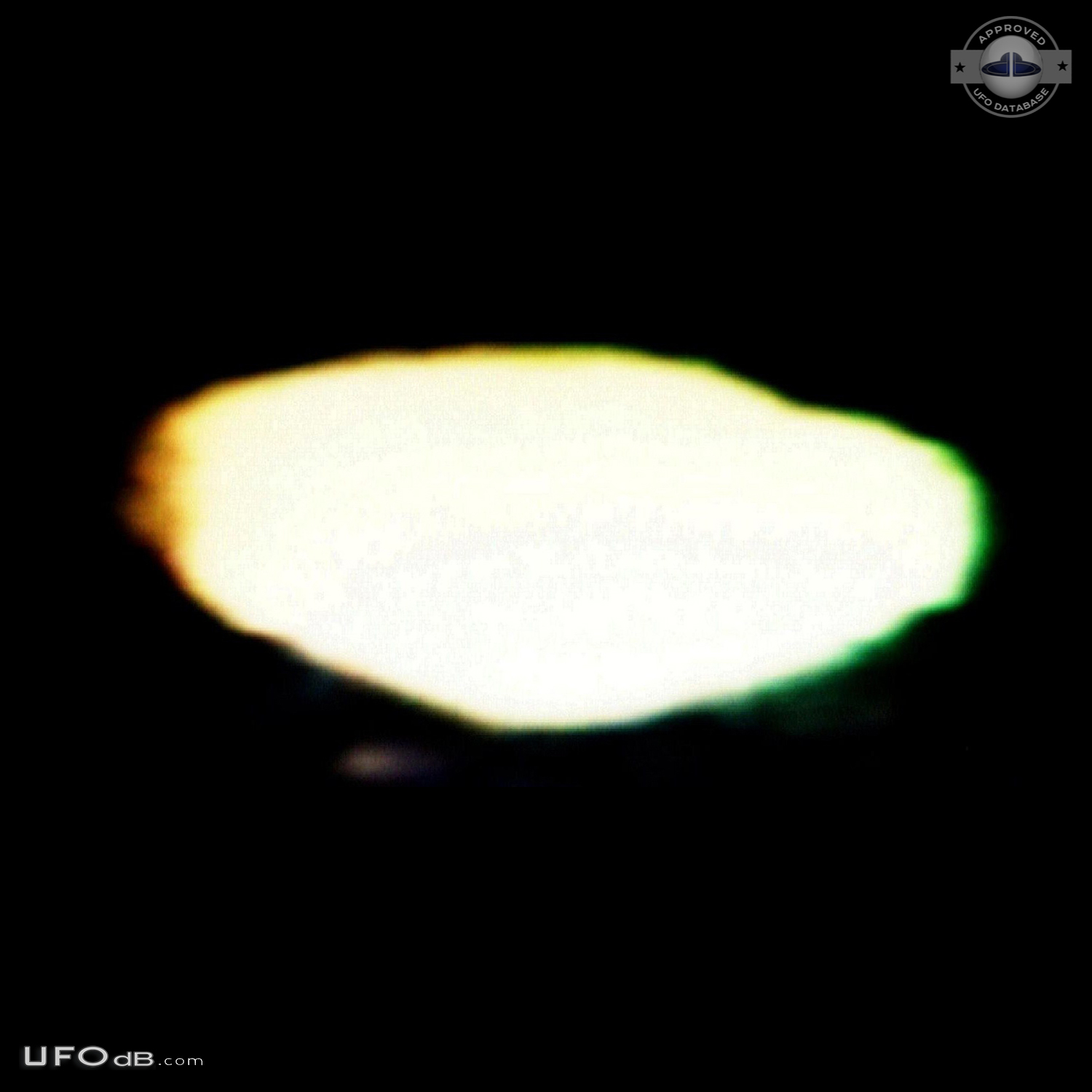 Very Quick UFO move in a flash, Very Bright light ship Washington 2013 UFO Picture #699-4