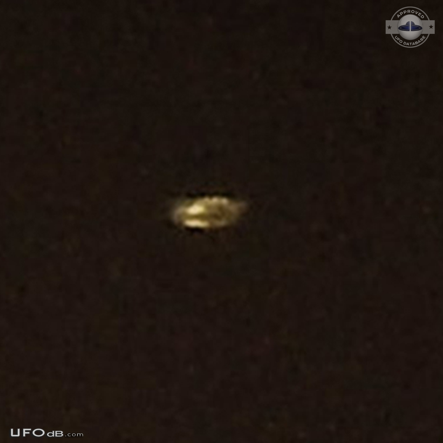 Distance UFO sighting, Appears to be circular shape - Tennessee 2014 UFO Picture #700-3