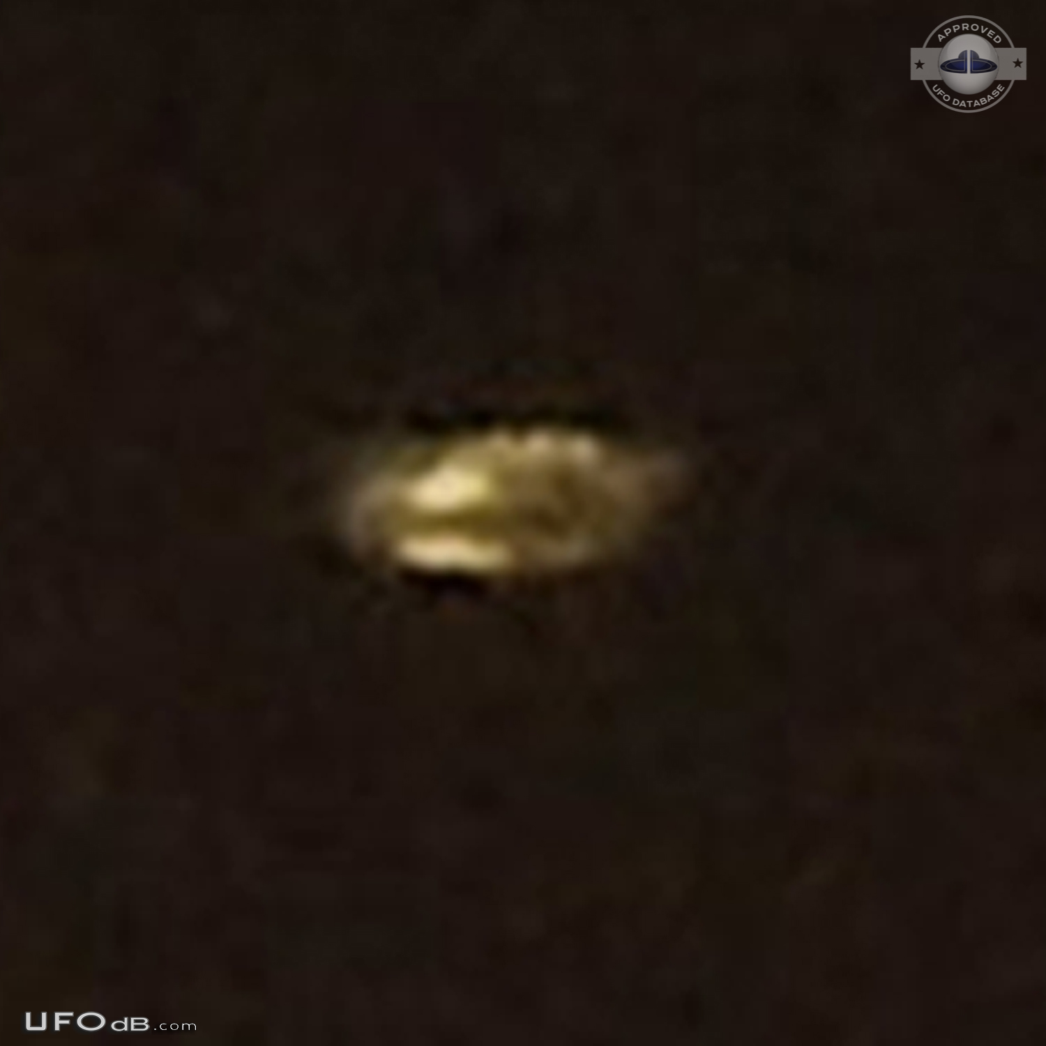 Distance UFO sighting, Appears to be circular shape - Tennessee 2014 UFO Picture #700-4