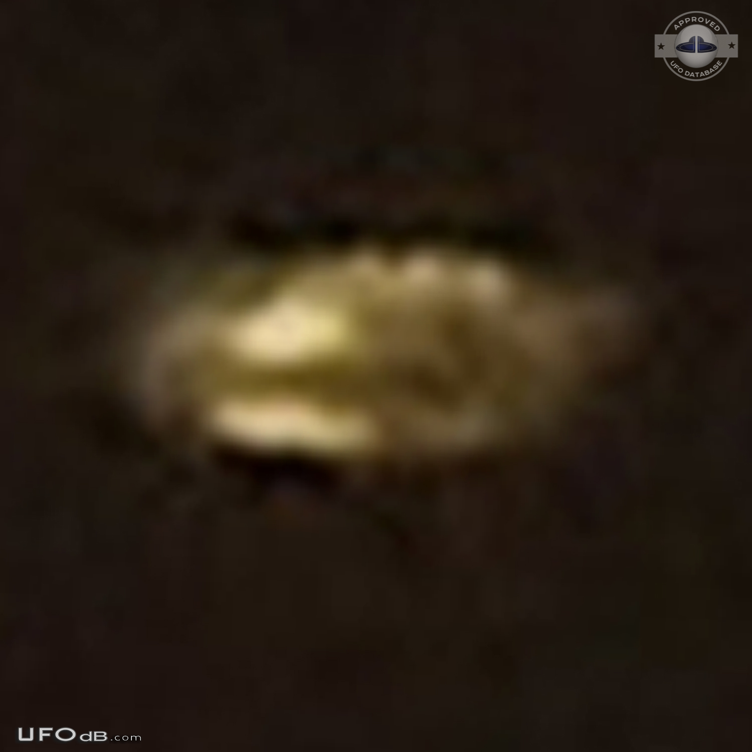 Distance UFO sighting, Appears to be circular shape - Tennessee 2014 UFO Picture #700-5