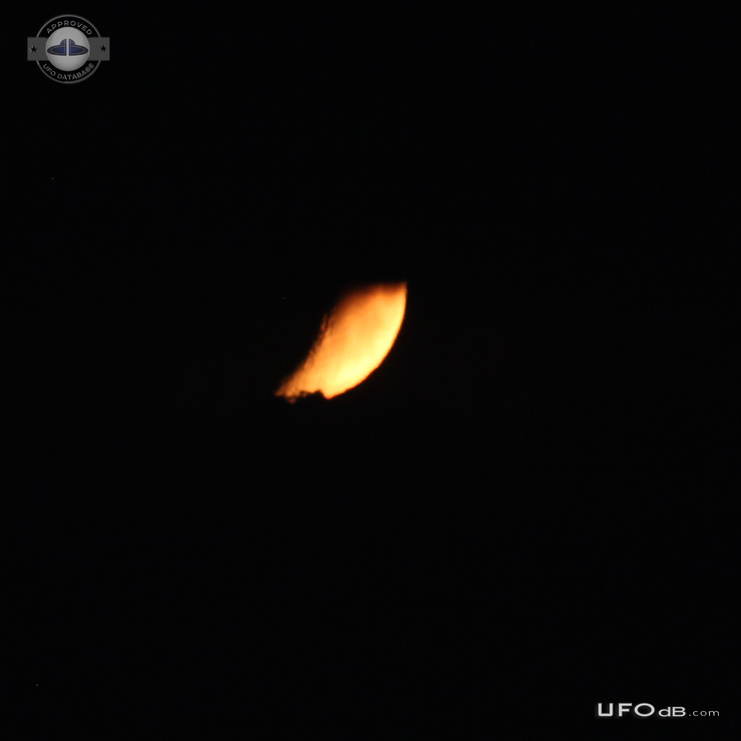 Orange flame like glow UFO, only discernable as solid in photos - Laus UFO Picture #713-1