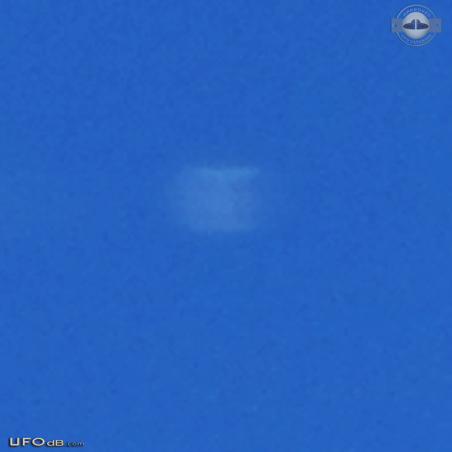 Took a picture and saw the UFO later on picture St-Tropez France 2012 UFO Picture #716-6