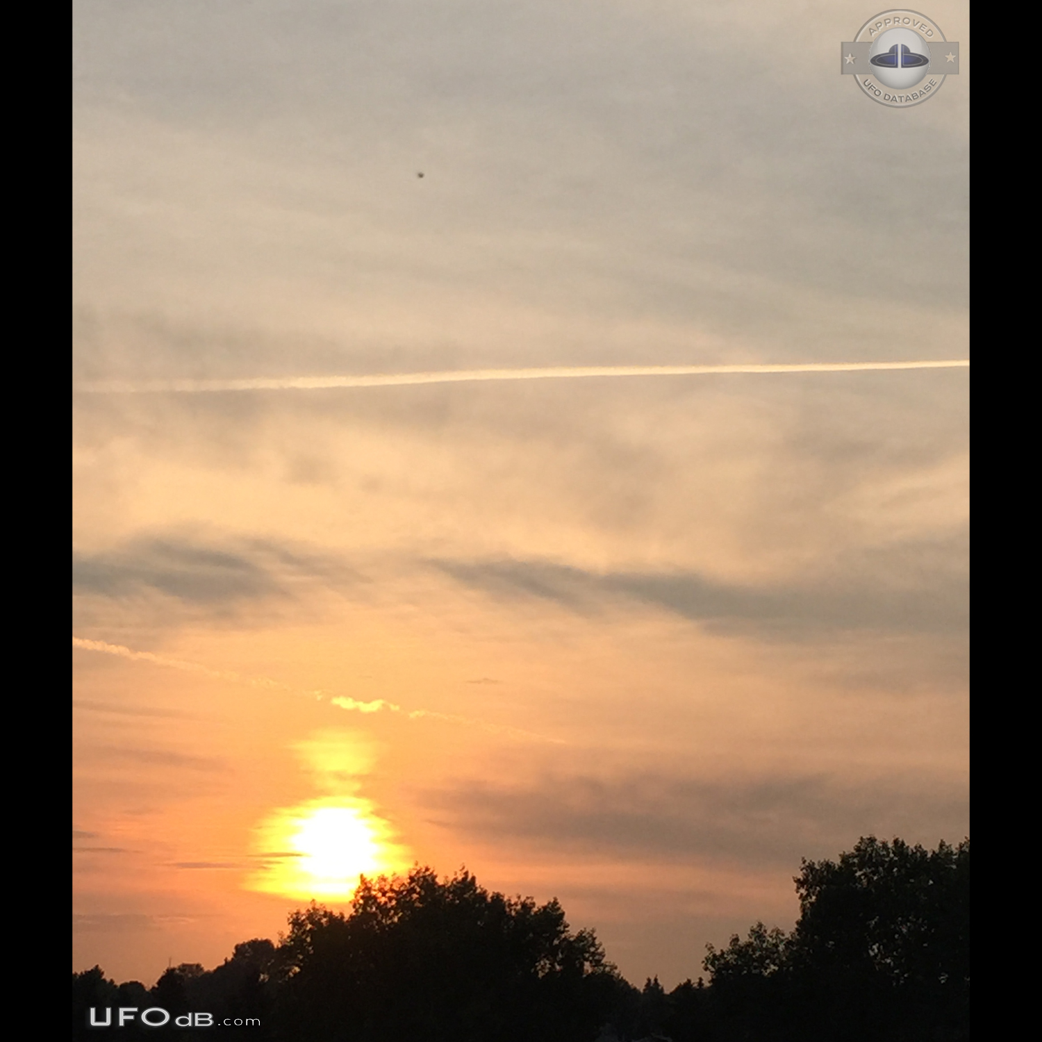 UFO on the 2nd of 3 consecutive photos - Edmonton Alberta Canada 2015 UFO Picture #717-1