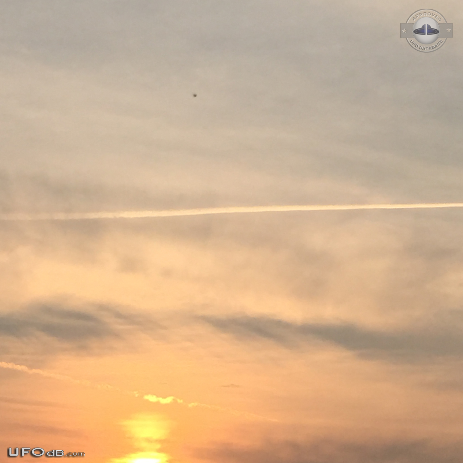UFO on the 2nd of 3 consecutive photos - Edmonton Alberta Canada 2015 UFO Picture #717-2