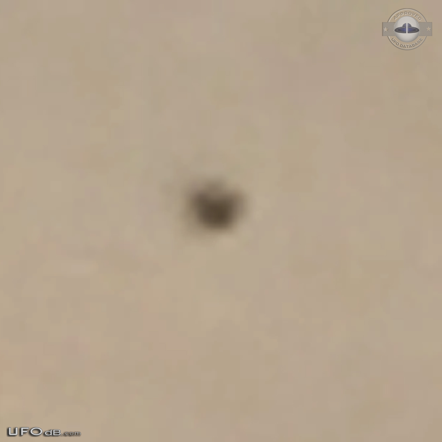 UFO on the 2nd of 3 consecutive photos - Edmonton Alberta Canada 2015 UFO Picture #717-5