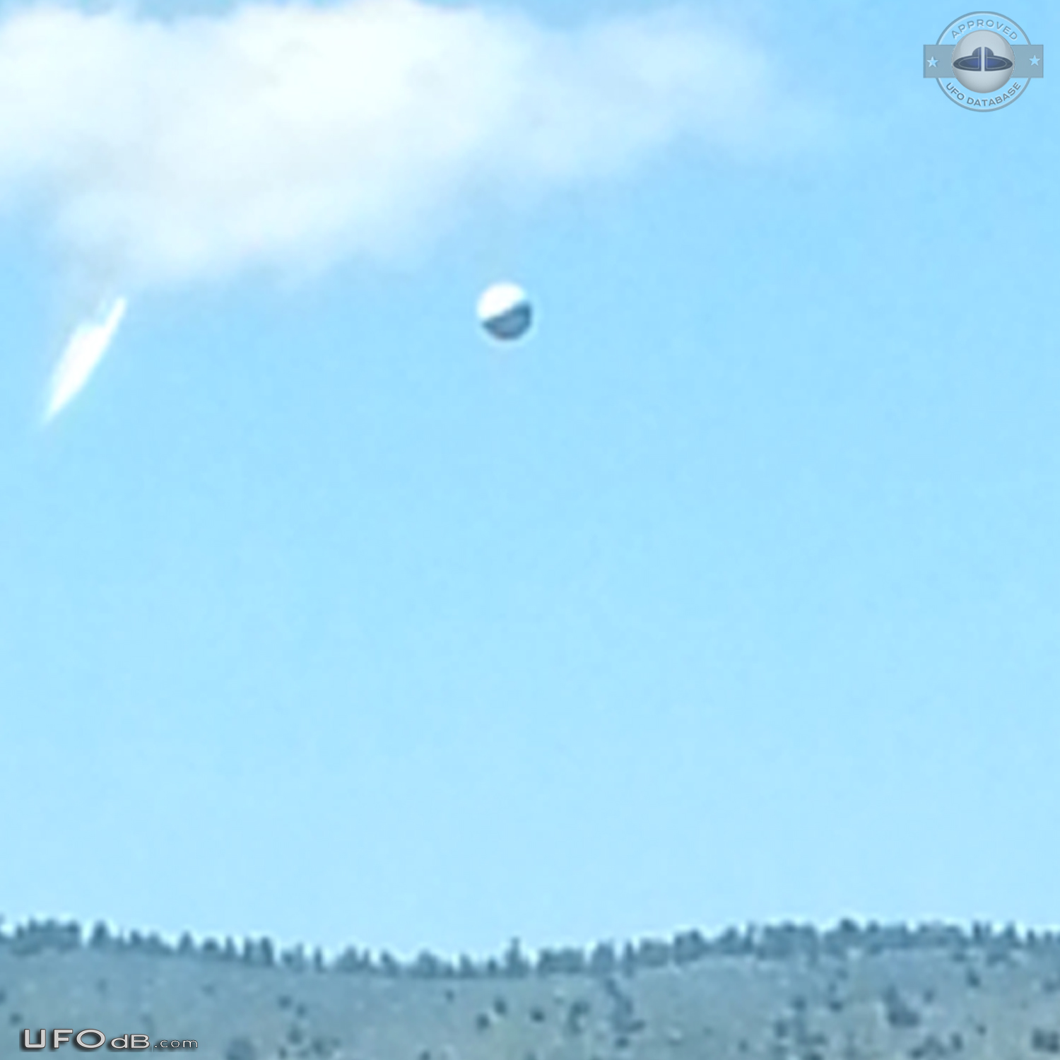 Picture of vacationing in Denver Colorado get UFO sphere in the Sky -  UFO Picture #720-4