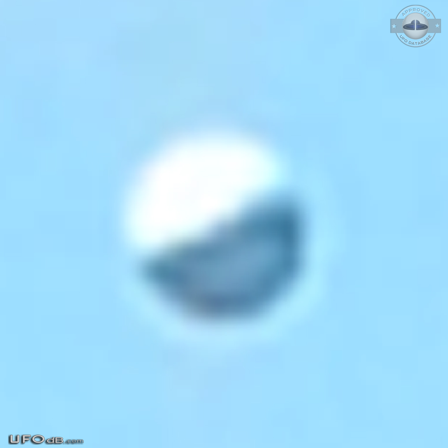 Picture of vacationing in Denver Colorado get UFO sphere in the Sky -  UFO Picture #720-6