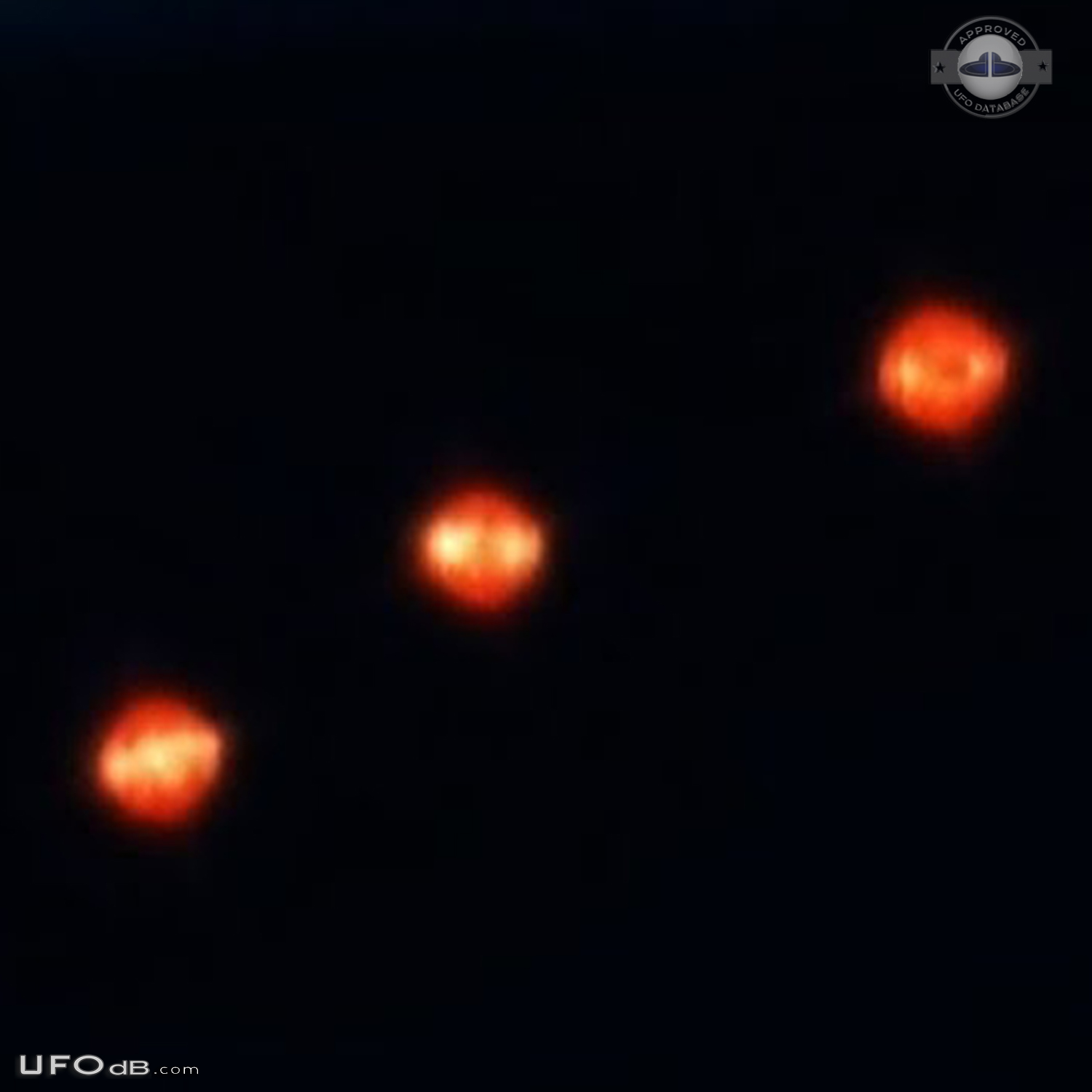 Unusual bright lights UFO not shooting stars or satellites look like t UFO Picture #723-4