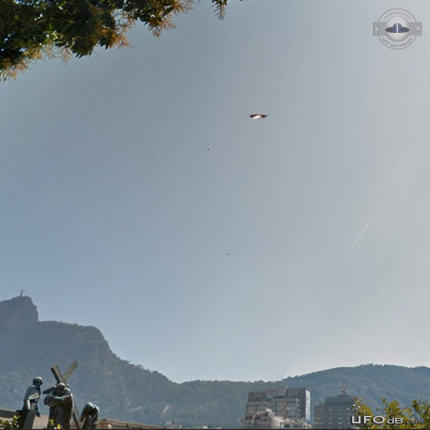 Metallic UFO flying over cemetery in Rio de Janeiro Brazil September 2 UFO Picture #725-2