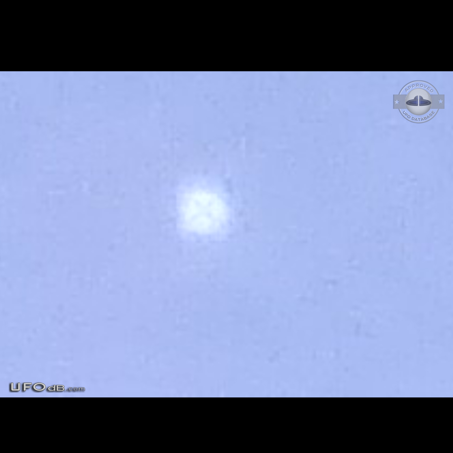 Star like ufo keeps hovering at one spot - Rotterdam Netherlands 2015 UFO Picture #726-1