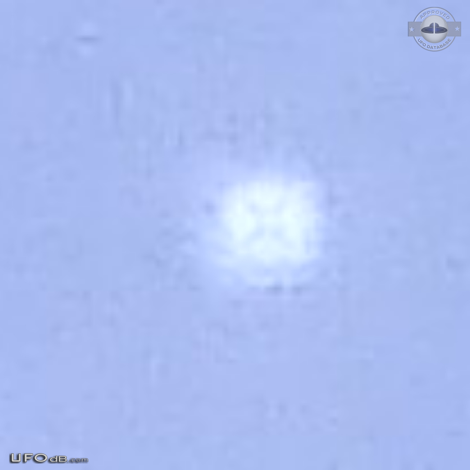 Star like ufo keeps hovering at one spot - Rotterdam Netherlands 2015 UFO Picture #726-2