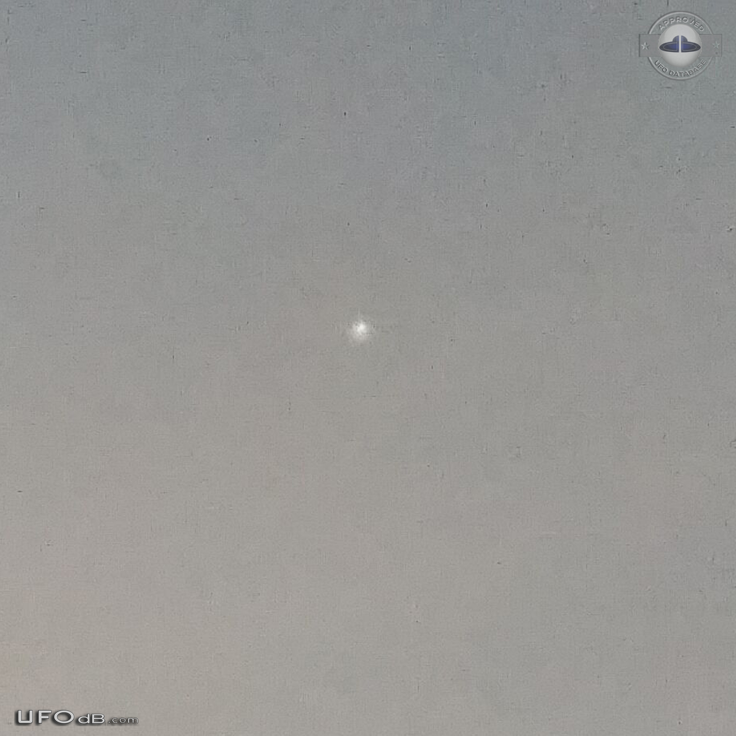 Star like ufo keeps hovering at one spot - Rotterdam Netherlands 2015 UFO Picture #726-3