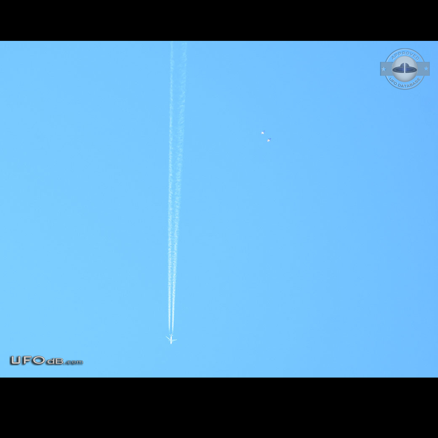 I was Capturing Flying Boeing Jet Images From My Cam Sri Lanka 2015 UFO Picture #727-1