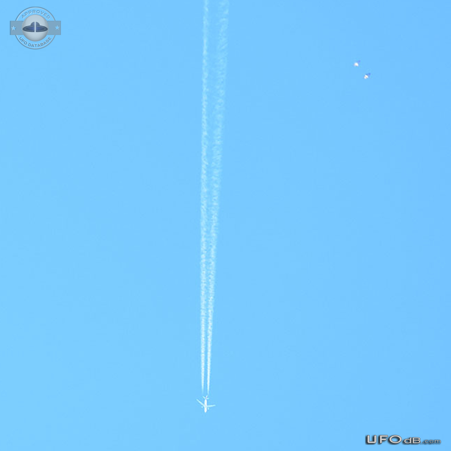 I was Capturing Flying Boeing Jet Images From My Cam Sri Lanka 2015 UFO Picture #727-2