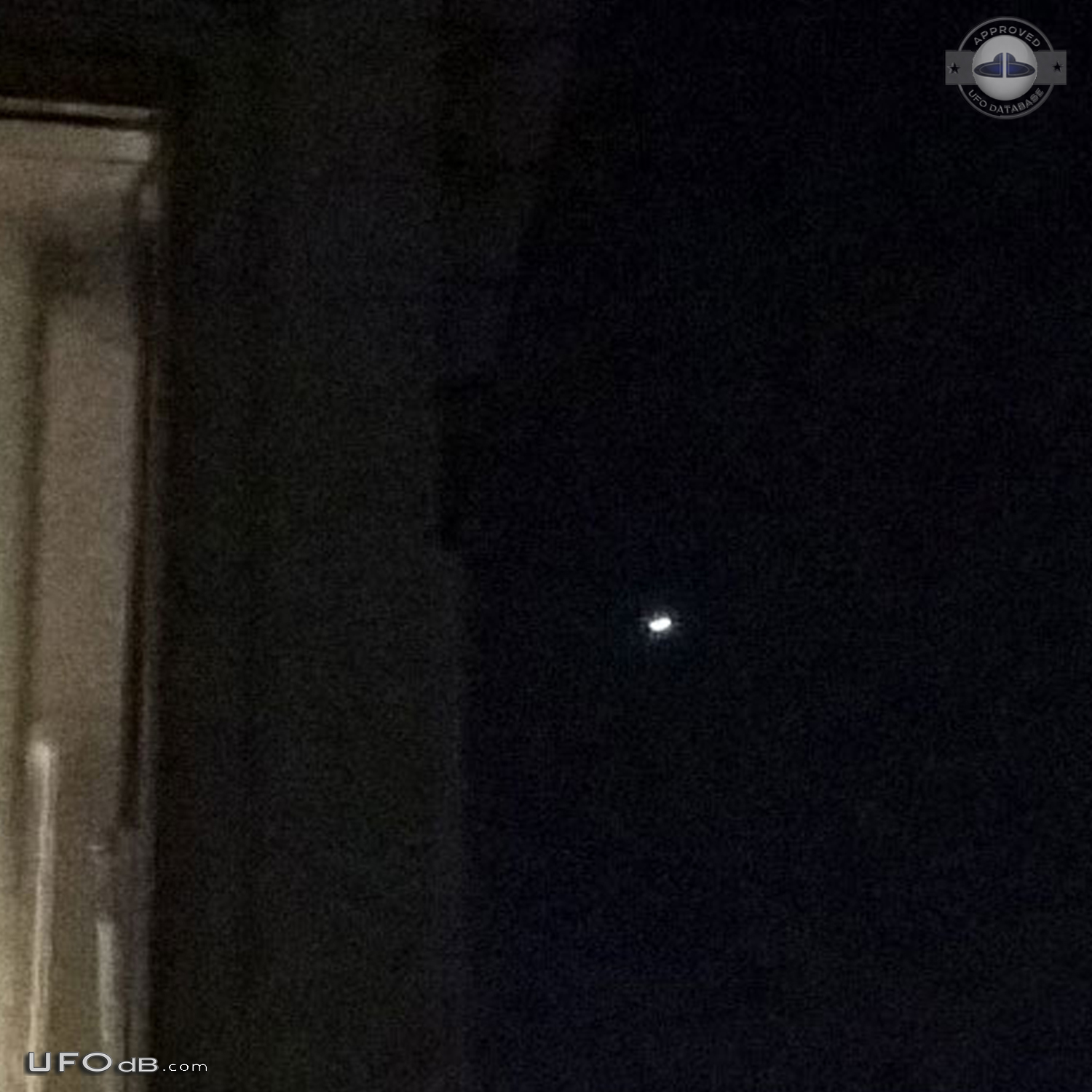 UFO glowing like a star,but too big - Glasgow Scotland 2015 UFO Picture #728-2