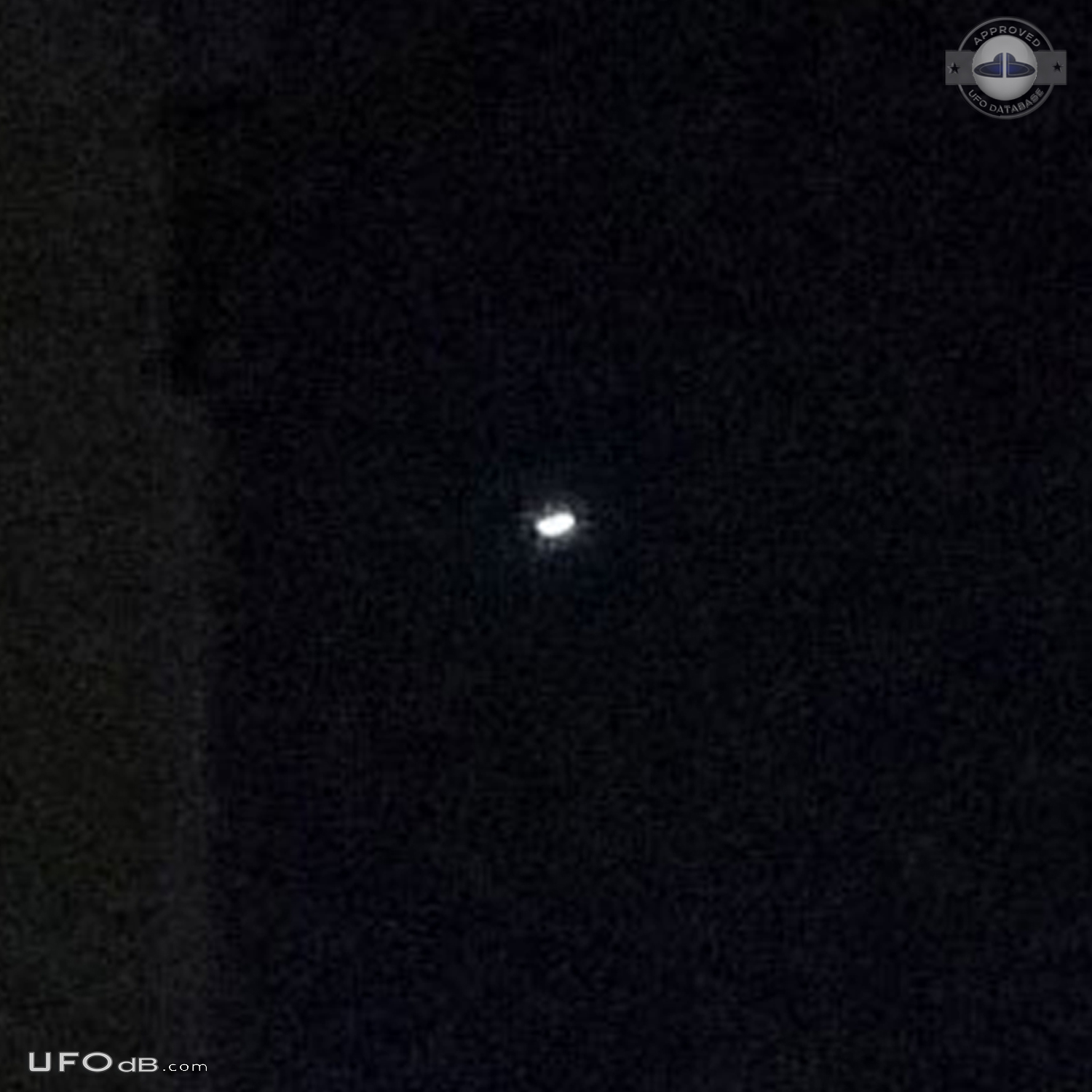 UFO glowing like a star,but too big - Glasgow Scotland 2015 UFO Picture #728-3