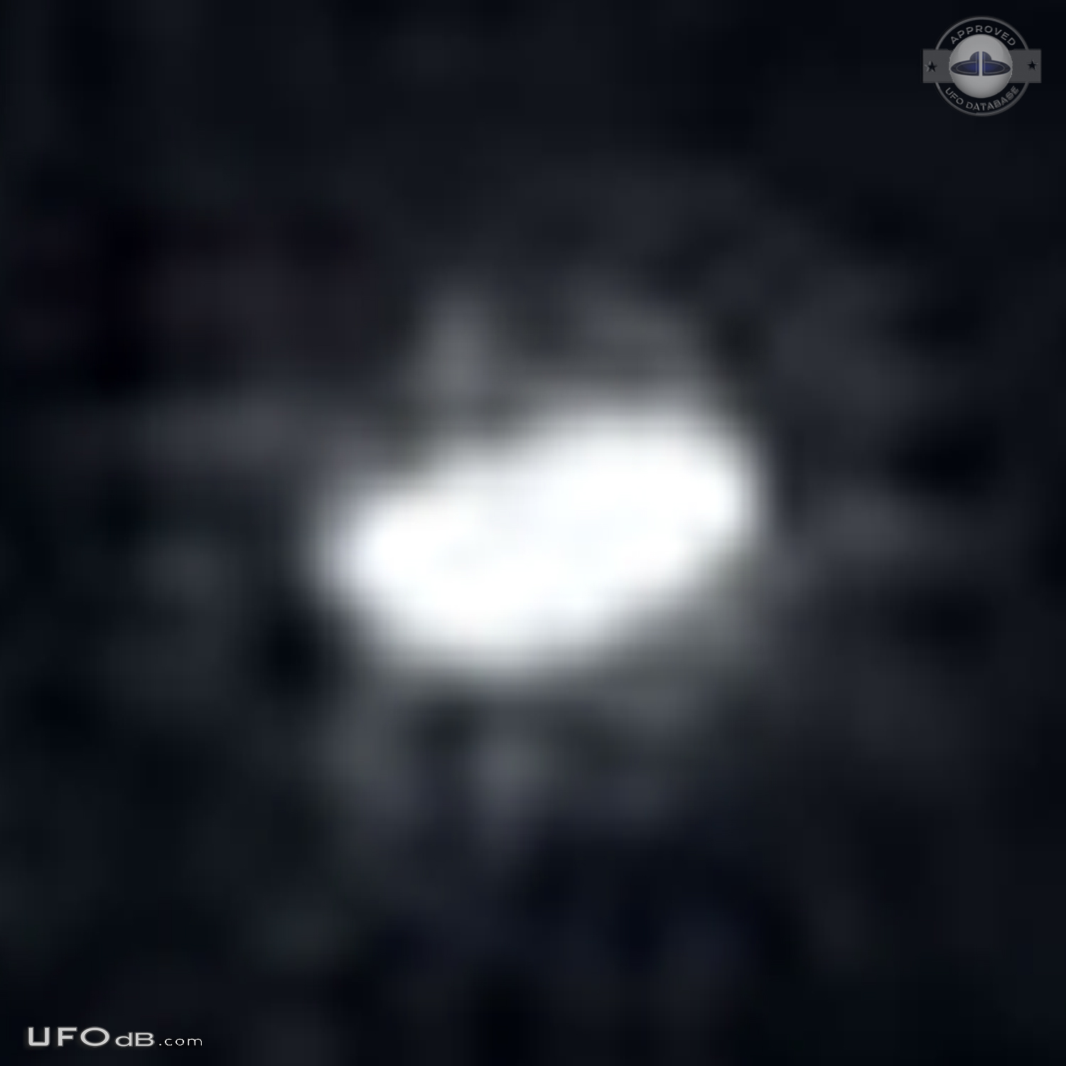 UFO glowing like a star,but too big - Glasgow Scotland 2015 UFO Picture #728-5