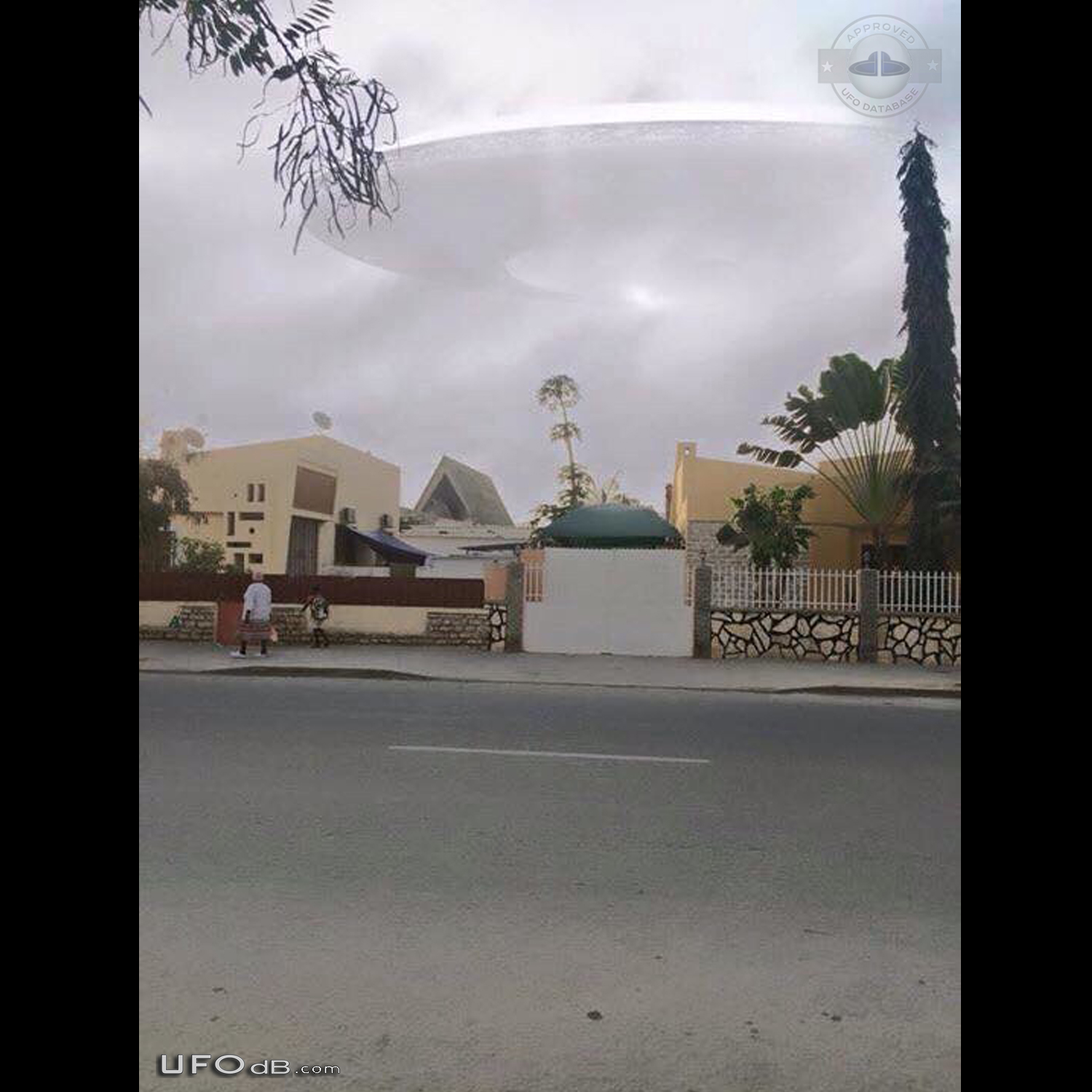 Angola people UFO Sighting seen in the pics kind of spaceship Benguela UFO Picture #738-1
