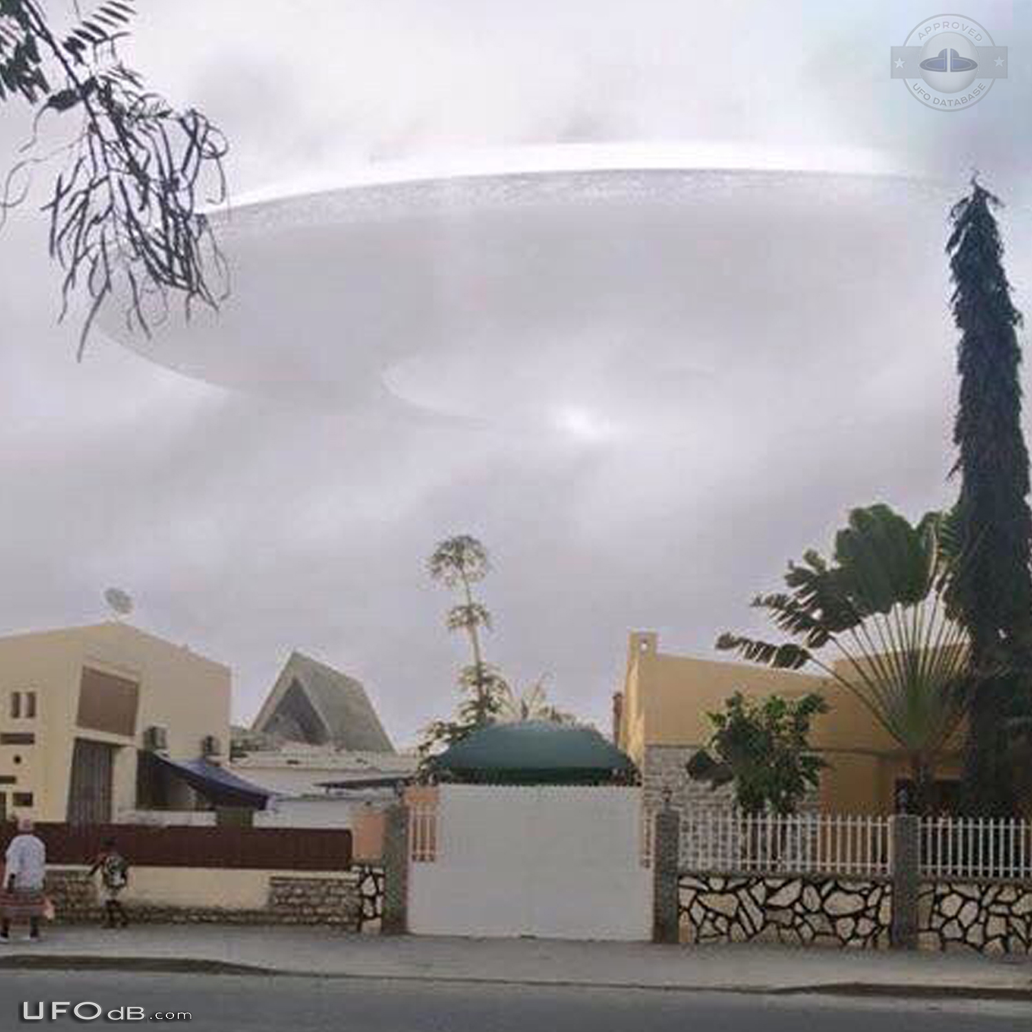 Angola people UFO Sighting seen in the pics kind of spaceship Benguela UFO Picture #738-3