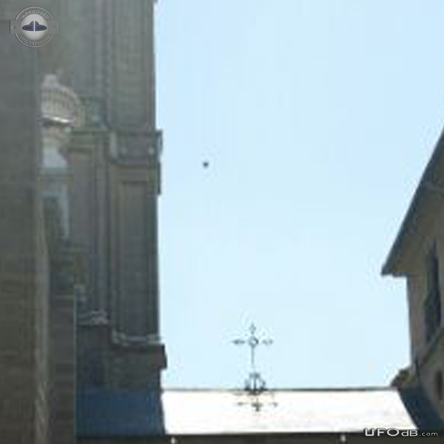 UFO caught on picture in Calle Arco de Palacio Toledo Spain 2015 UFO Picture #739-4