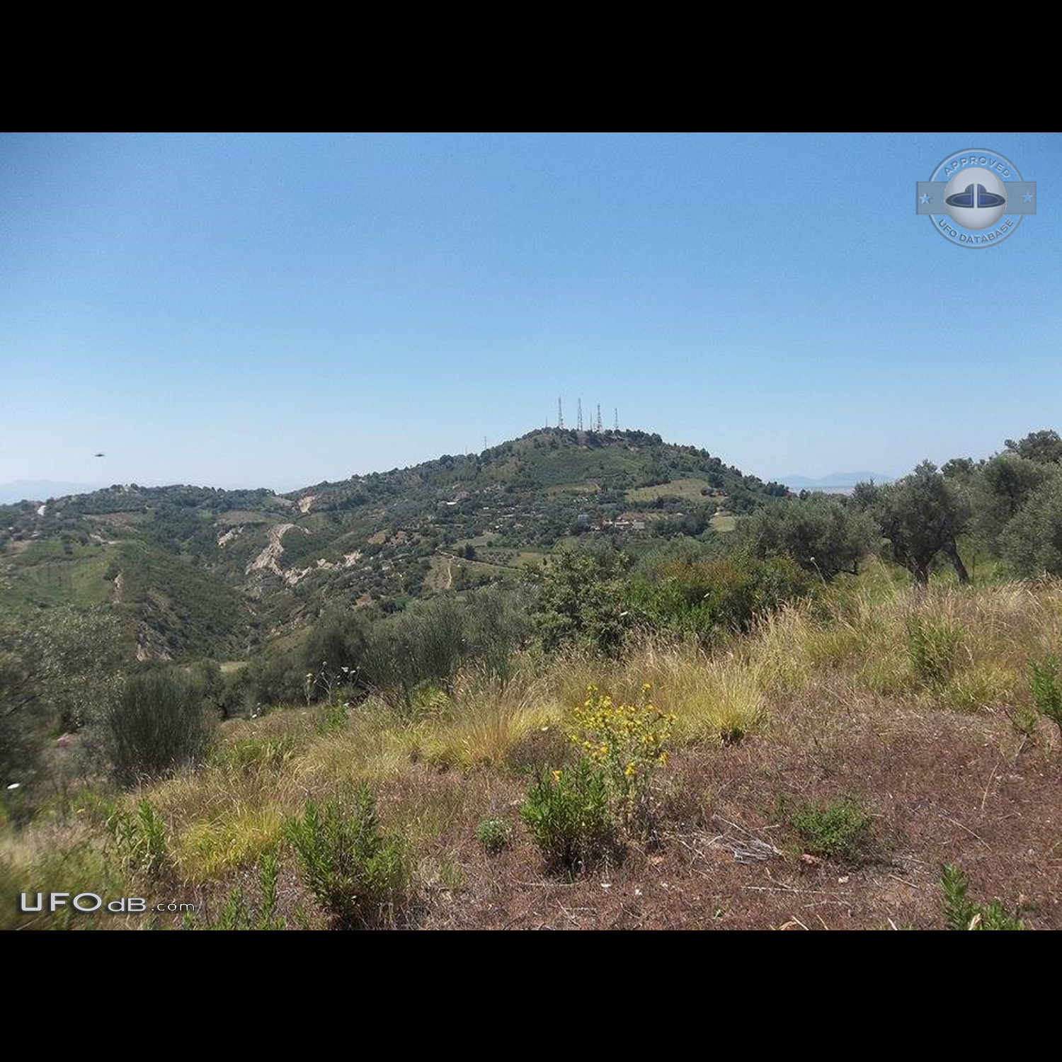 Watching photo at once I recognize the UFO hovering - Fier Albania UFO Picture #749-1
