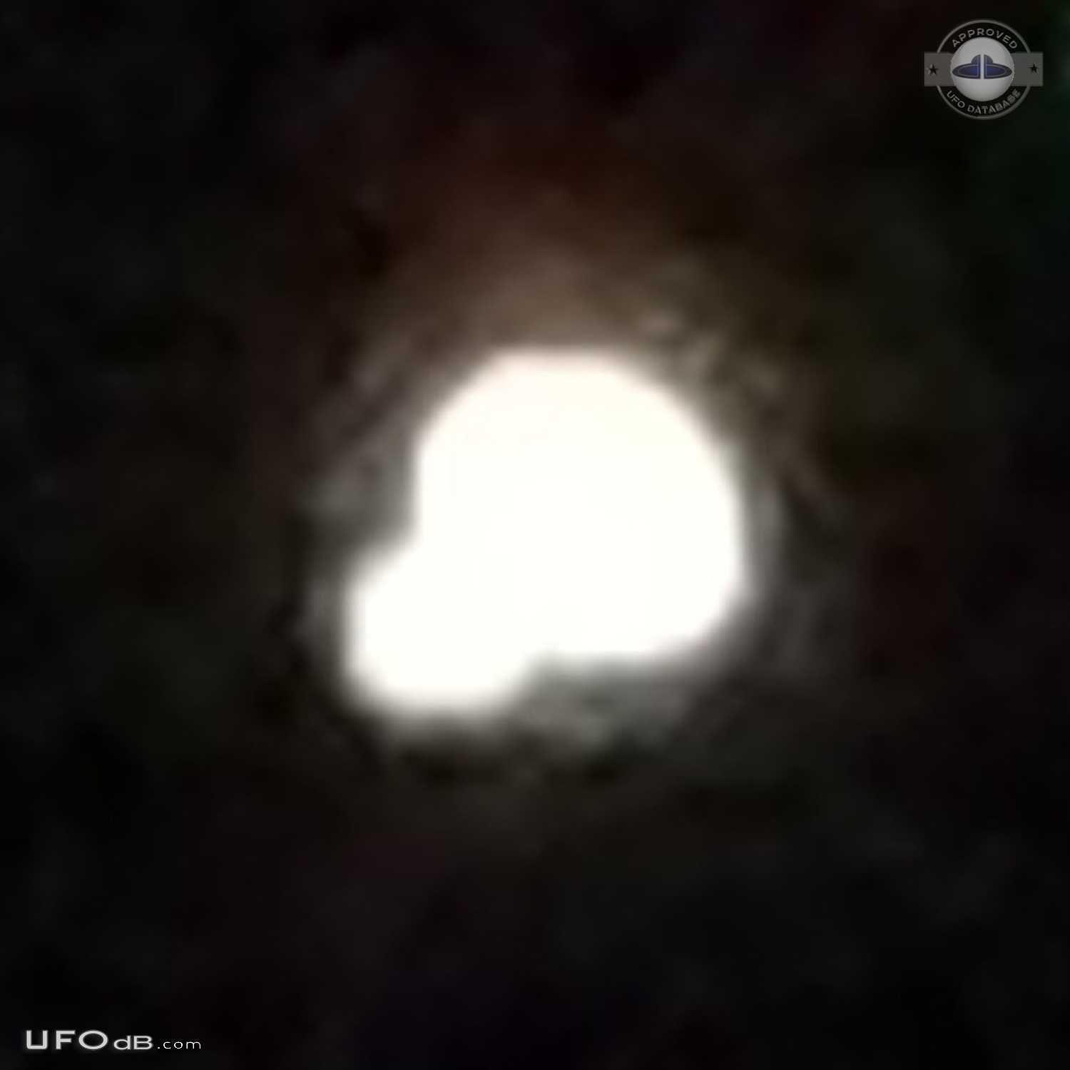 helicopter tractor beamed ufo and both flew off together - Las Vegas N UFO Picture #754-3