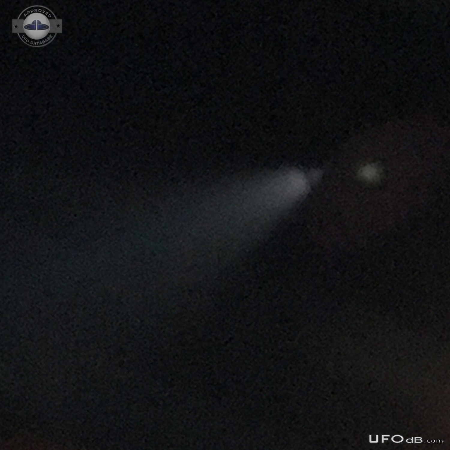 Coming out of my house saw UFO in the sky with a long beam of light -  UFO Picture #758-4
