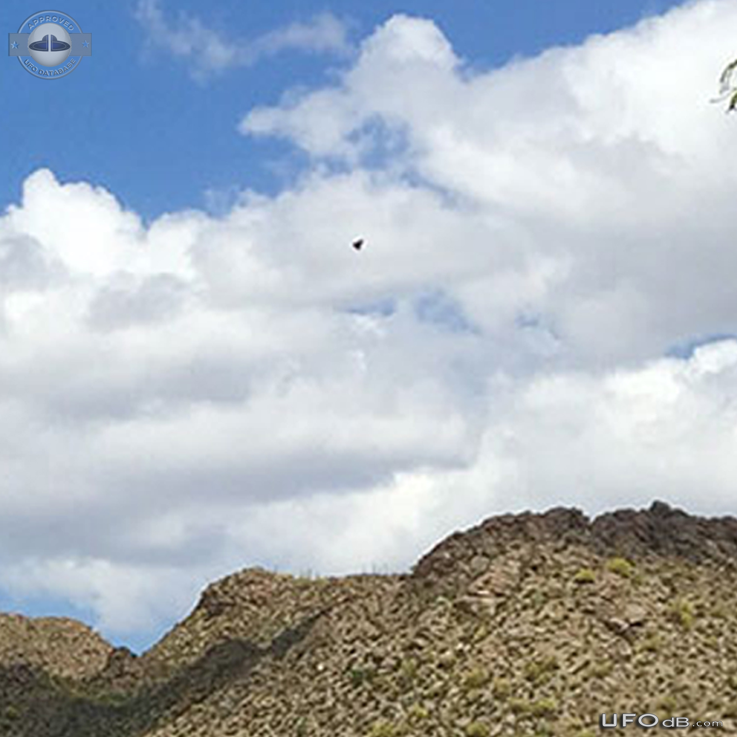 Saw UFO in photo it made no sound unlike F18s Marana Arizona USA 2015  UFO Picture #764-4